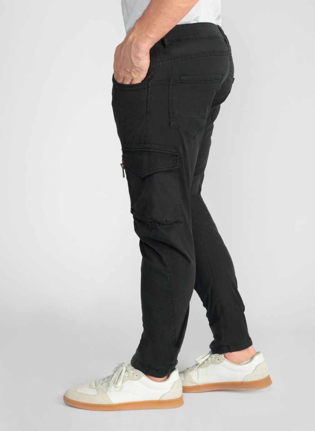 Pantalons droits Pantalon cargo ALBAN Black homme noir Le temps des cerises Pantalons droits Pantalon cargo ALBAN Black homme noir Noir
