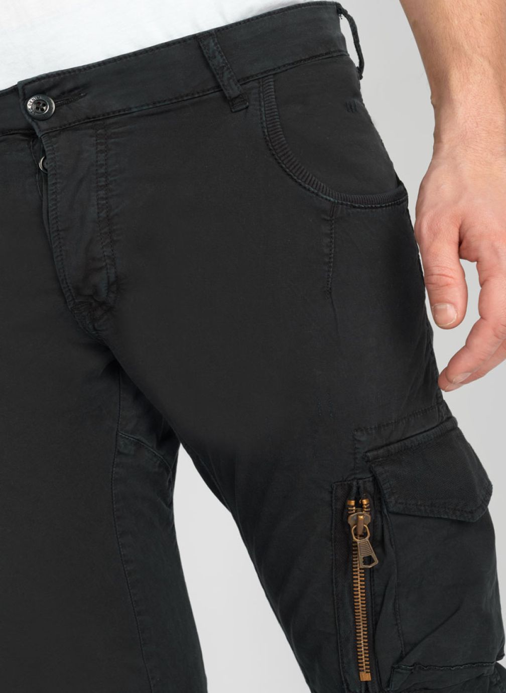 Pantalons droits Pantalon cargo ALBAN Black homme noir Le temps des cerises Pantalons droits Pantalon cargo ALBAN Black homme noir Noir