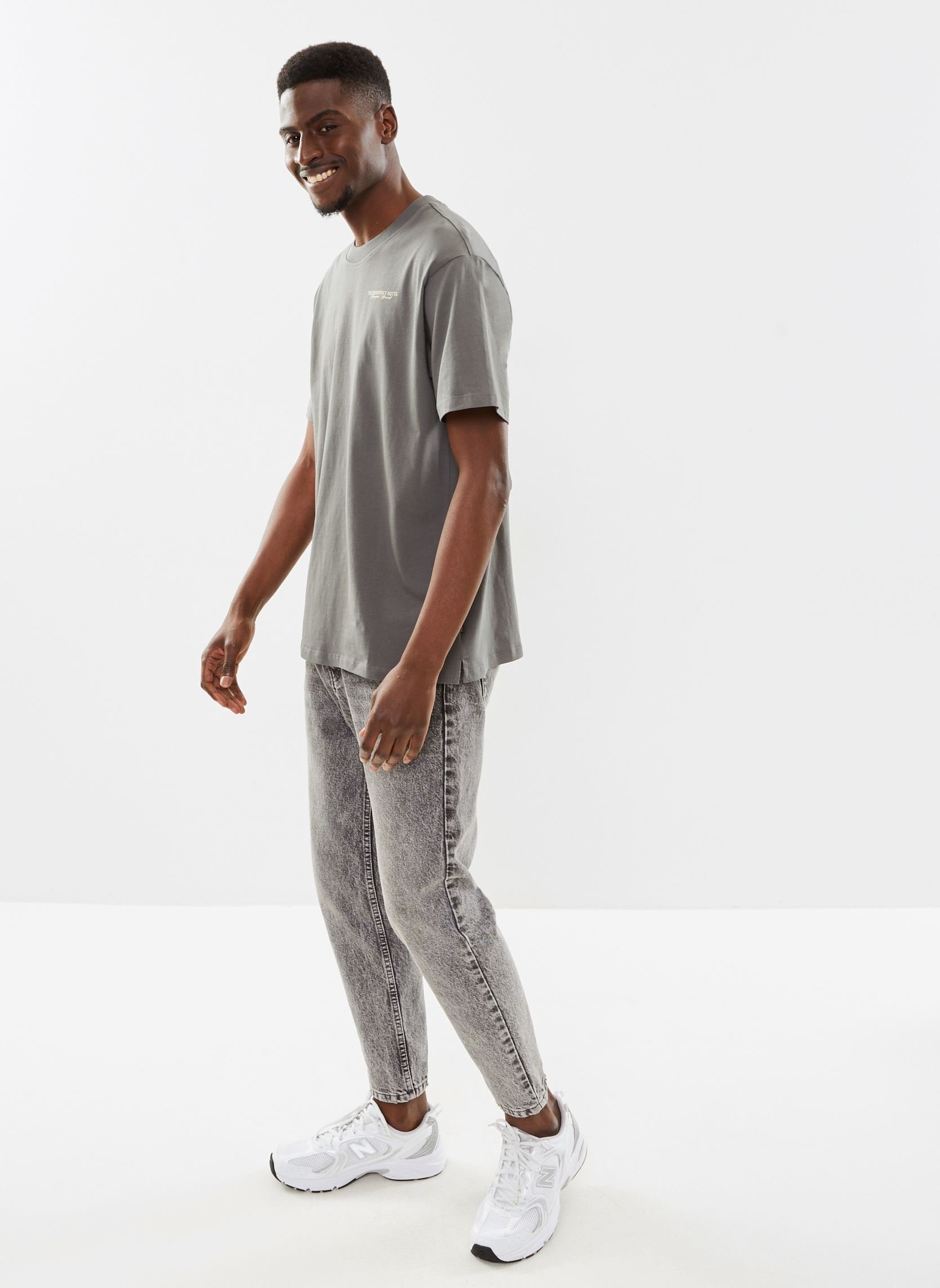 Tee-shirts manches courtes RESIDENCE GRAPHIC TEE homme gris Pompeii Tee-shirts manches courtes RESIDENCE GRAPHIC TEE homme gris GREY