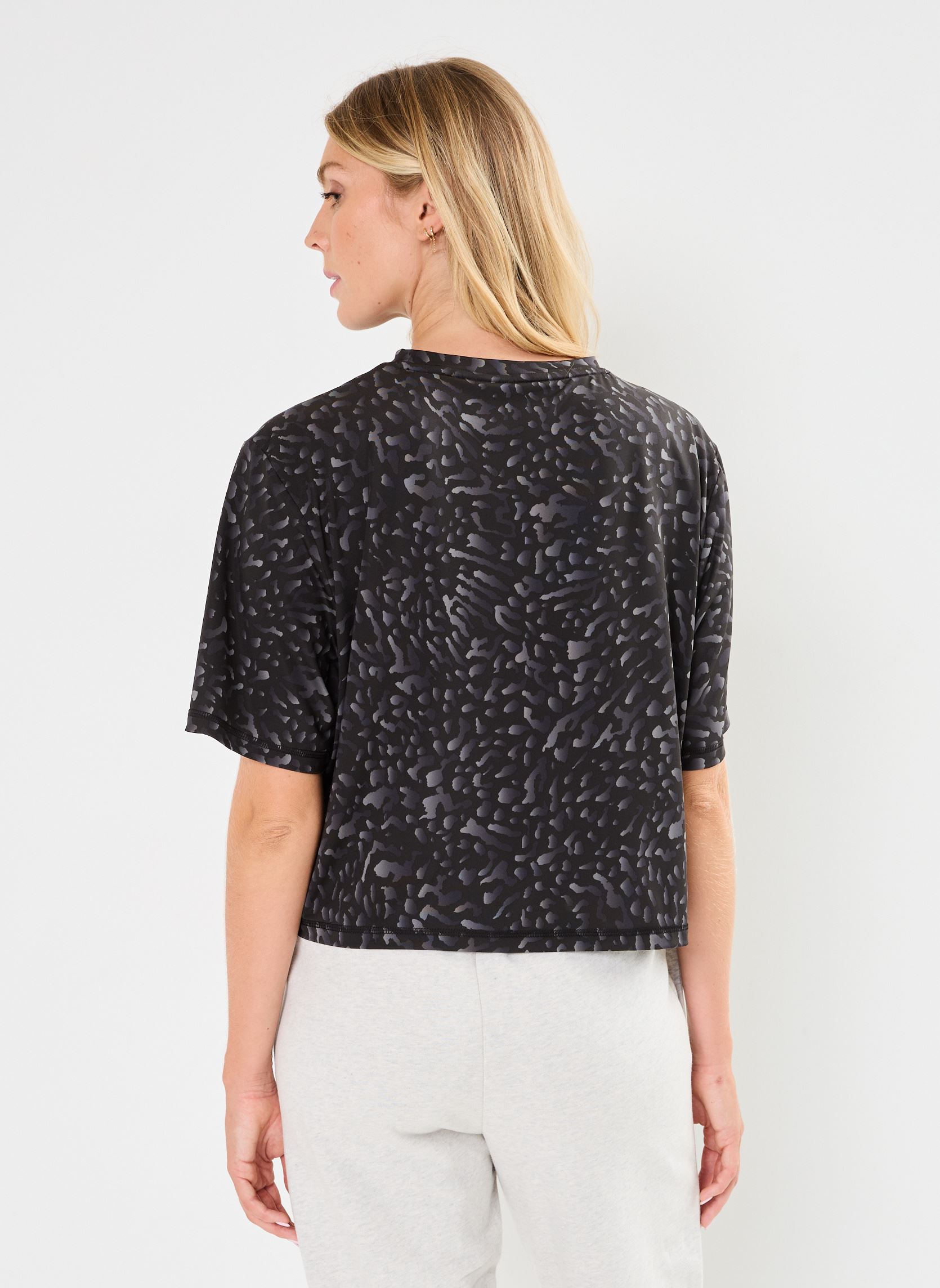 Tee-shirts manches courtes Train favorite aop Crop femme multicolore Puma Tee-shirts manches courtes Train favorite aop Crop femme multicolore Puma Black-Skin aop