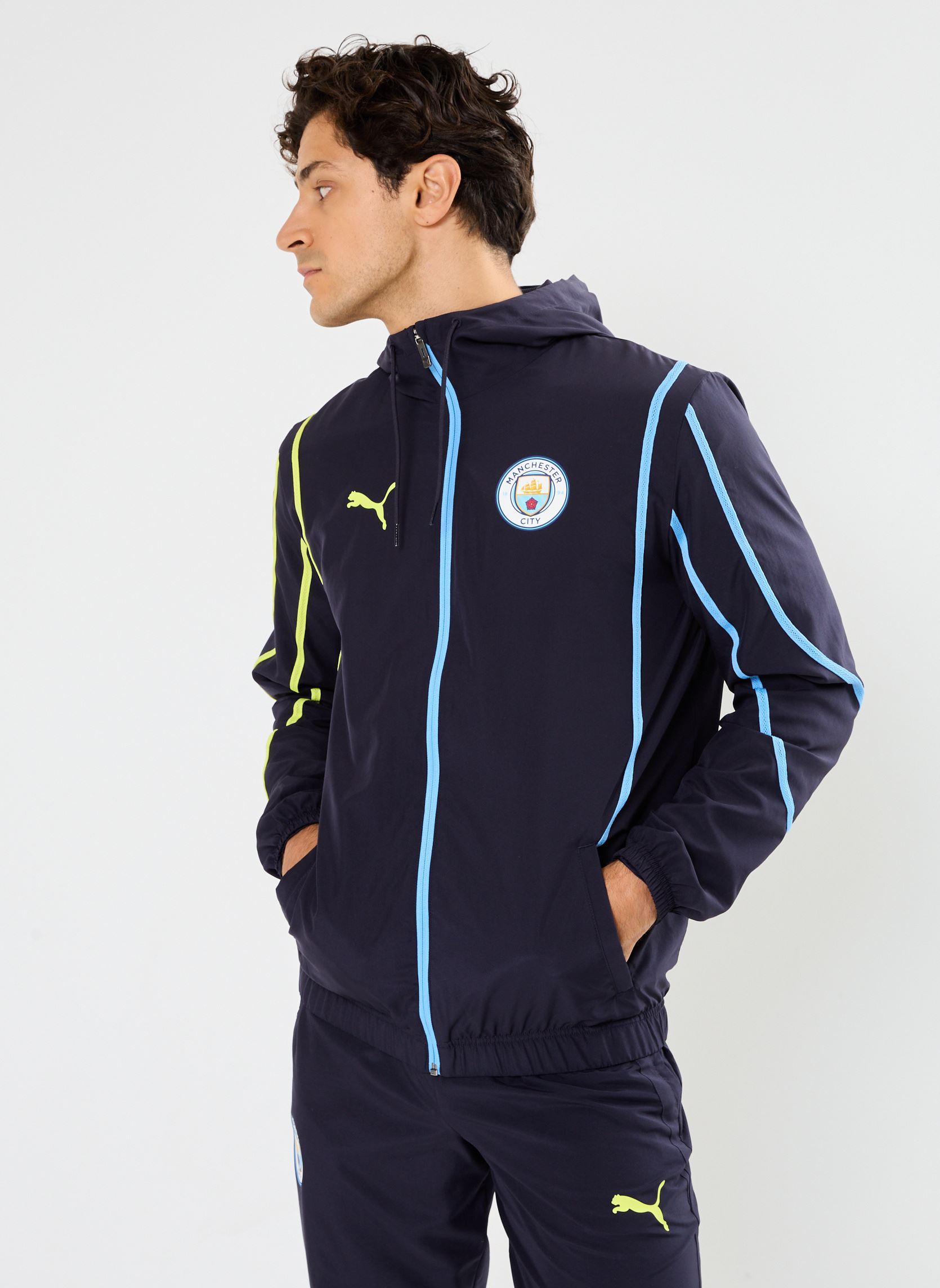 Vestes de survêtement Veste de foot woven Manchester City homme noir Puma Vestes de survêtement Veste de foot woven Manchester City homme noir New Navy-Yellow Glow