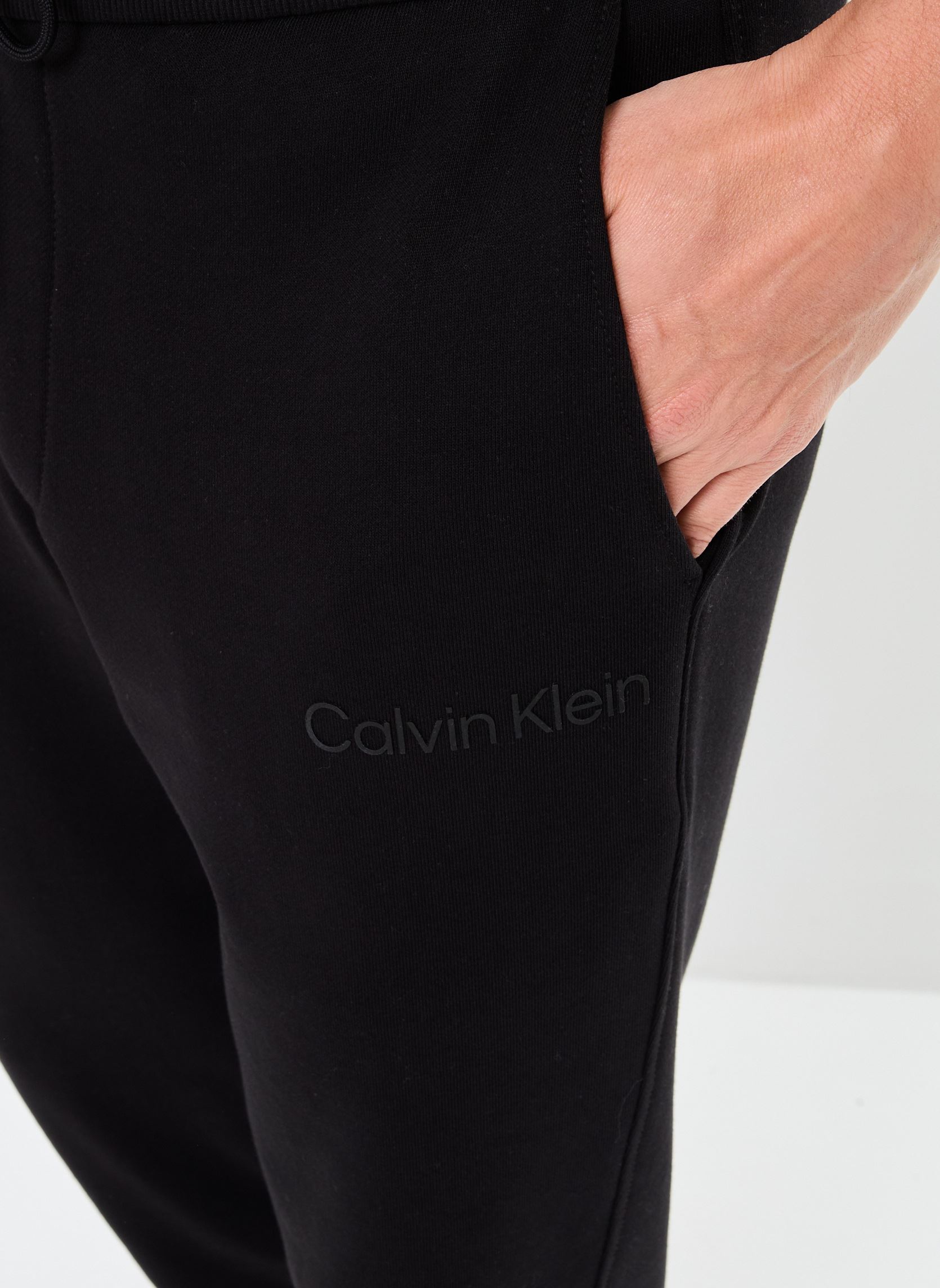 Joggings Institutional Hwk Pa J30J325660 homme noir Calvin Klein Jeans Joggings Institutional Hwk Pa J30J325660 homme noir CK BLACK