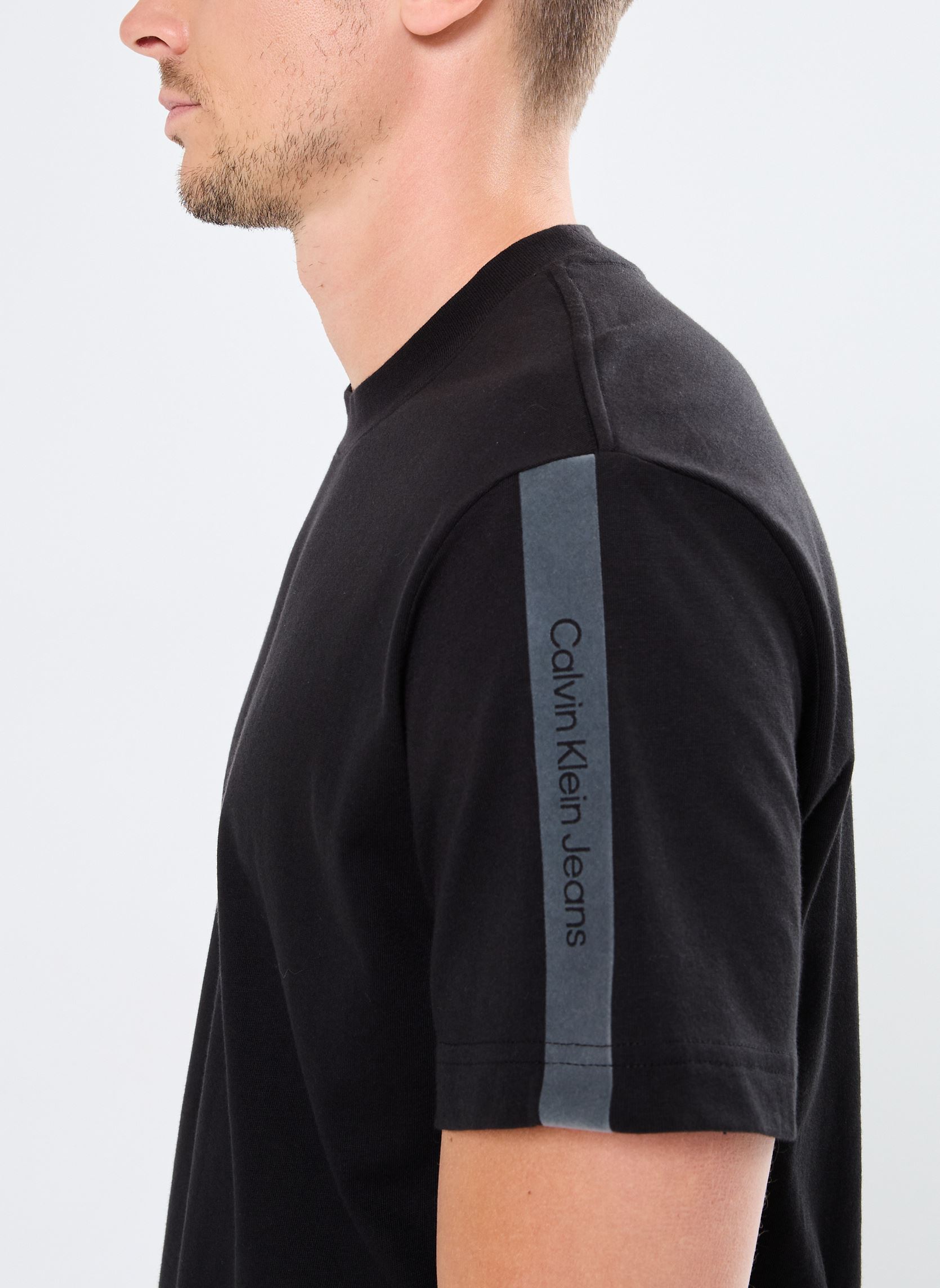 Tee-shirts manches courtes Logo Tape Tee J30J325653 homme noir Calvin Klein Jeans Tee-shirts manches courtes Logo Tape Tee J30J325653 homme noir CK BLACK