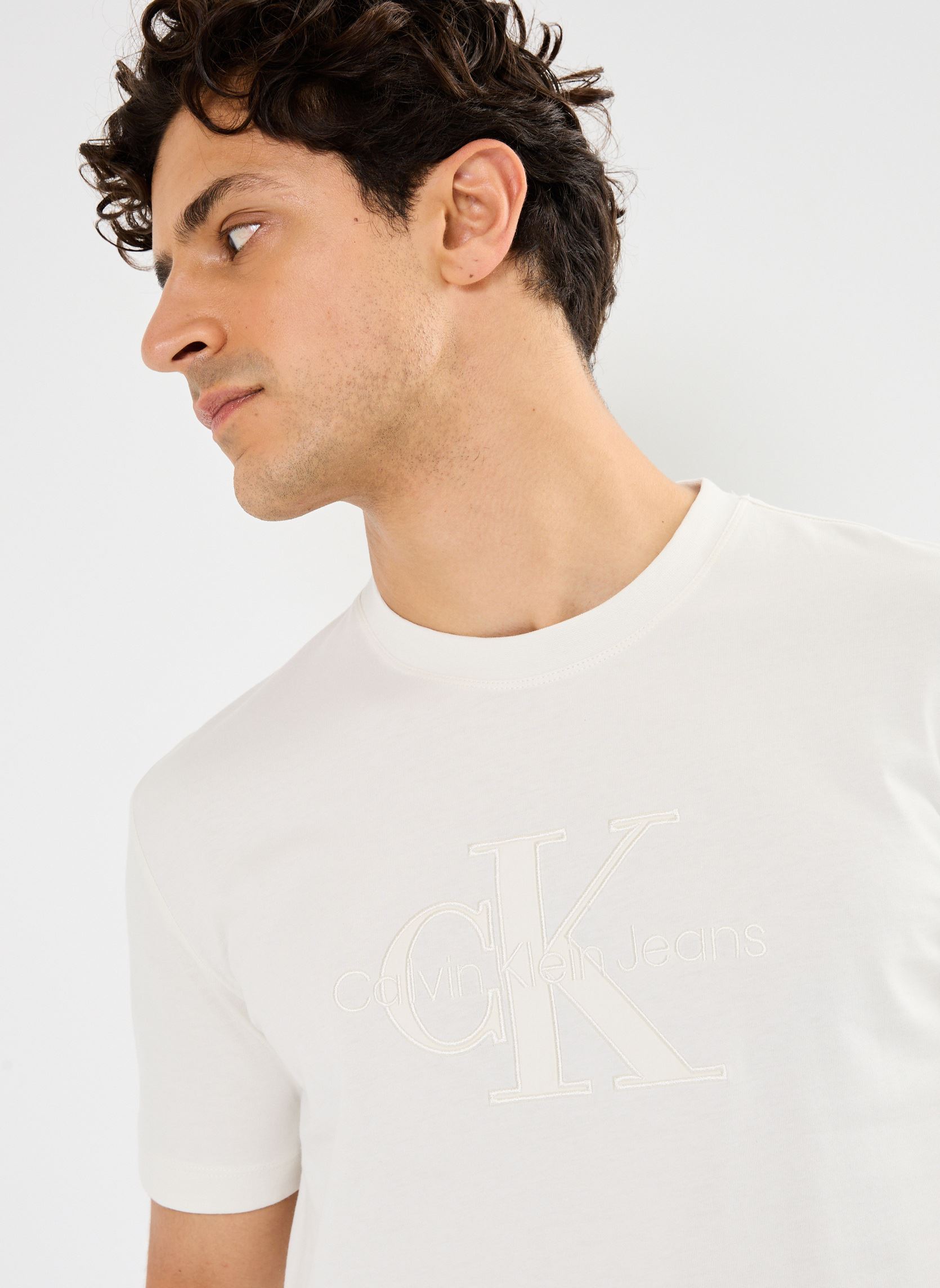 Tee-shirts manches courtes Monologo Applique Te J30J325916 homme blanc Calvin Klein Jeans Tee-shirts manches courtes Monologo Applique Te J30J325916 homme blanc IVORY