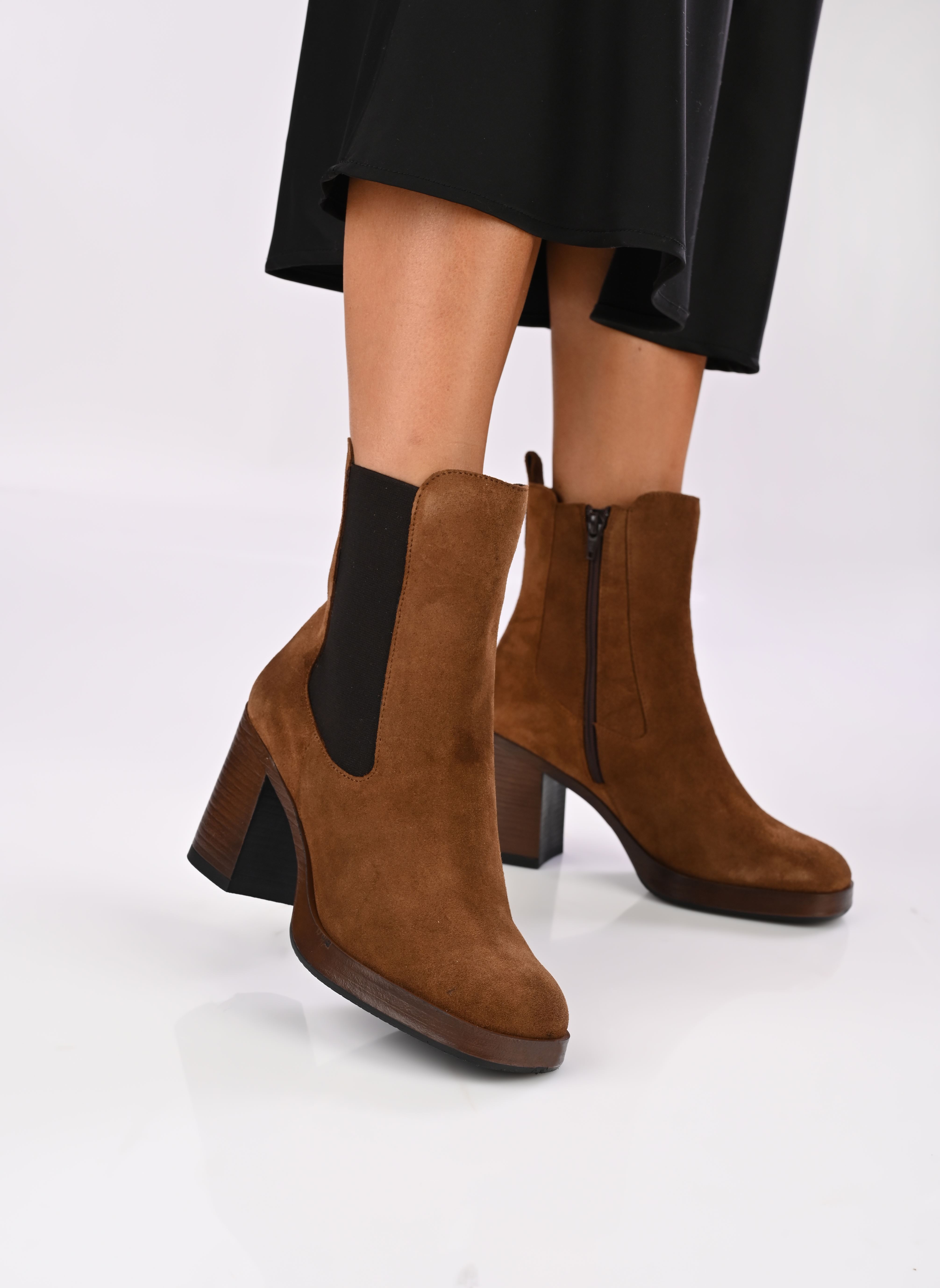 Enkellaarzen en boots Rifili dames bruin Georgia Rose Soft Enkellaarzen en boots Rifili dames bruin Cuir velours cognac