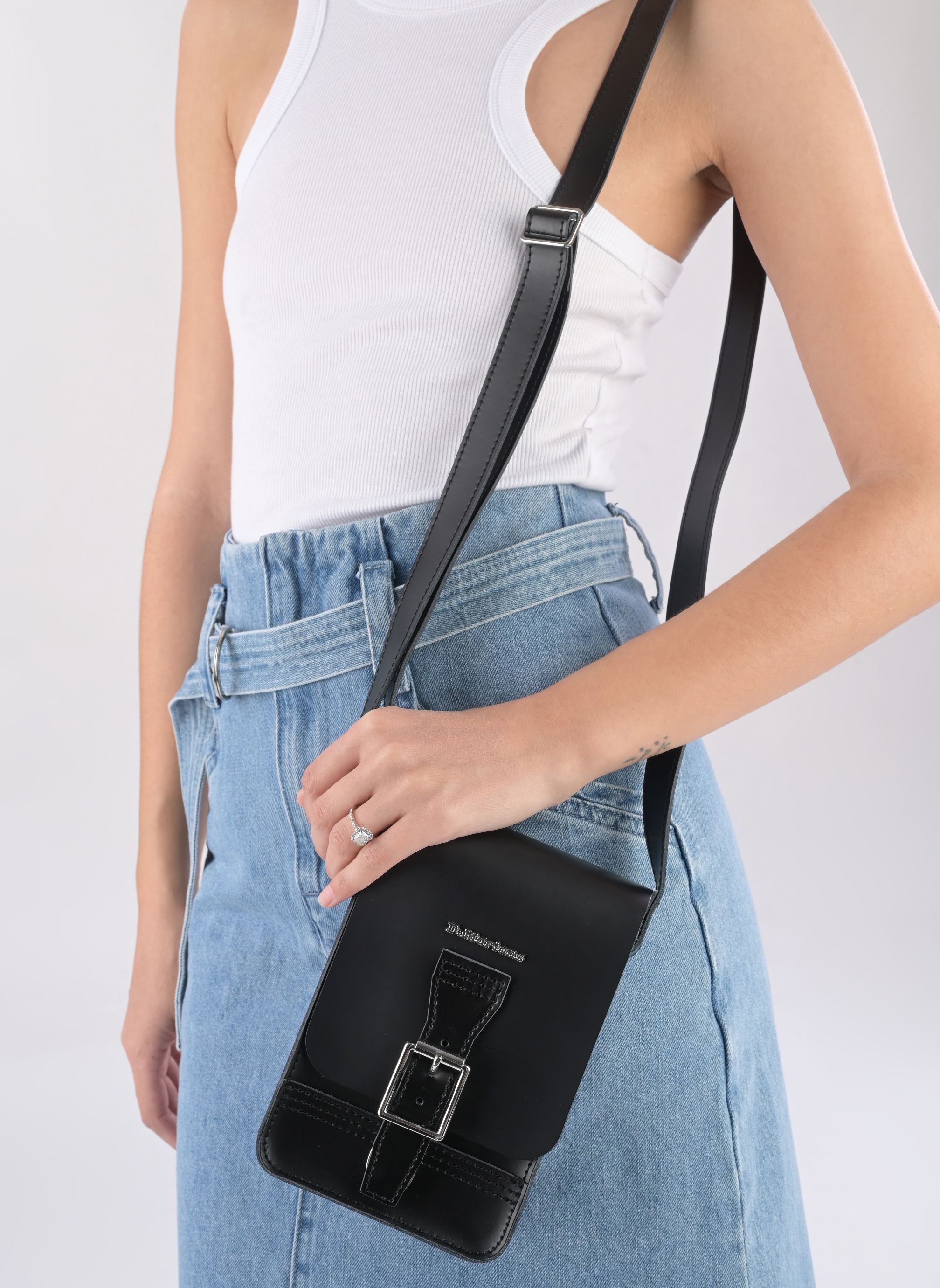 Sacs à main Reporter CrossBody Bag noir Dr. Martens Sacs à main Reporter CrossBody Bag noir BLACK KIEV & BLACK SMOOTH
