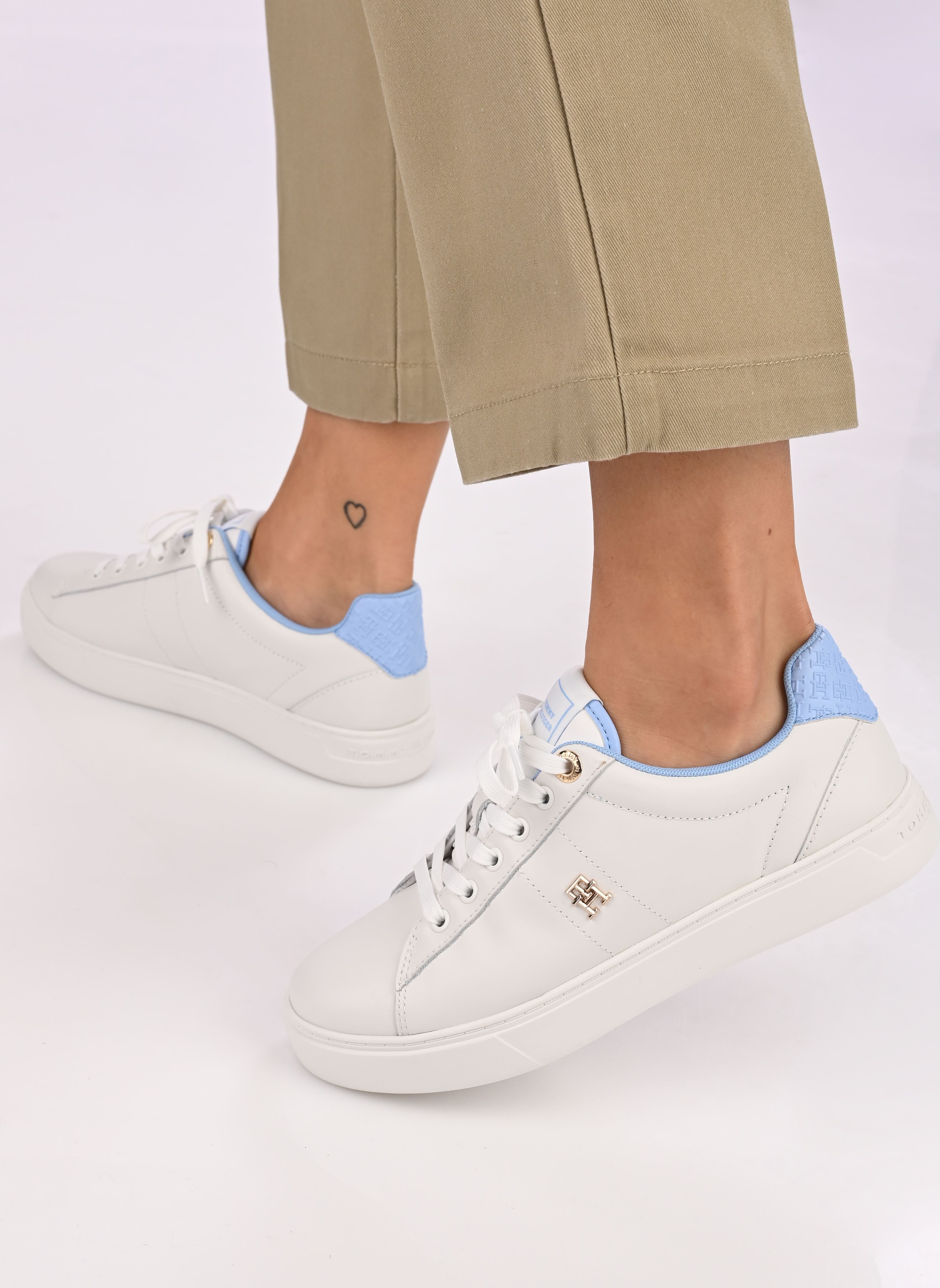 Baskets ELEVATED ESSENT SNEAKER MONOGRAM femme blanc Tommy Hilfiger Baskets ELEVATED ESSENT SNEAKER MONOGRAM femme blanc ECRU/VESSEL BLUE