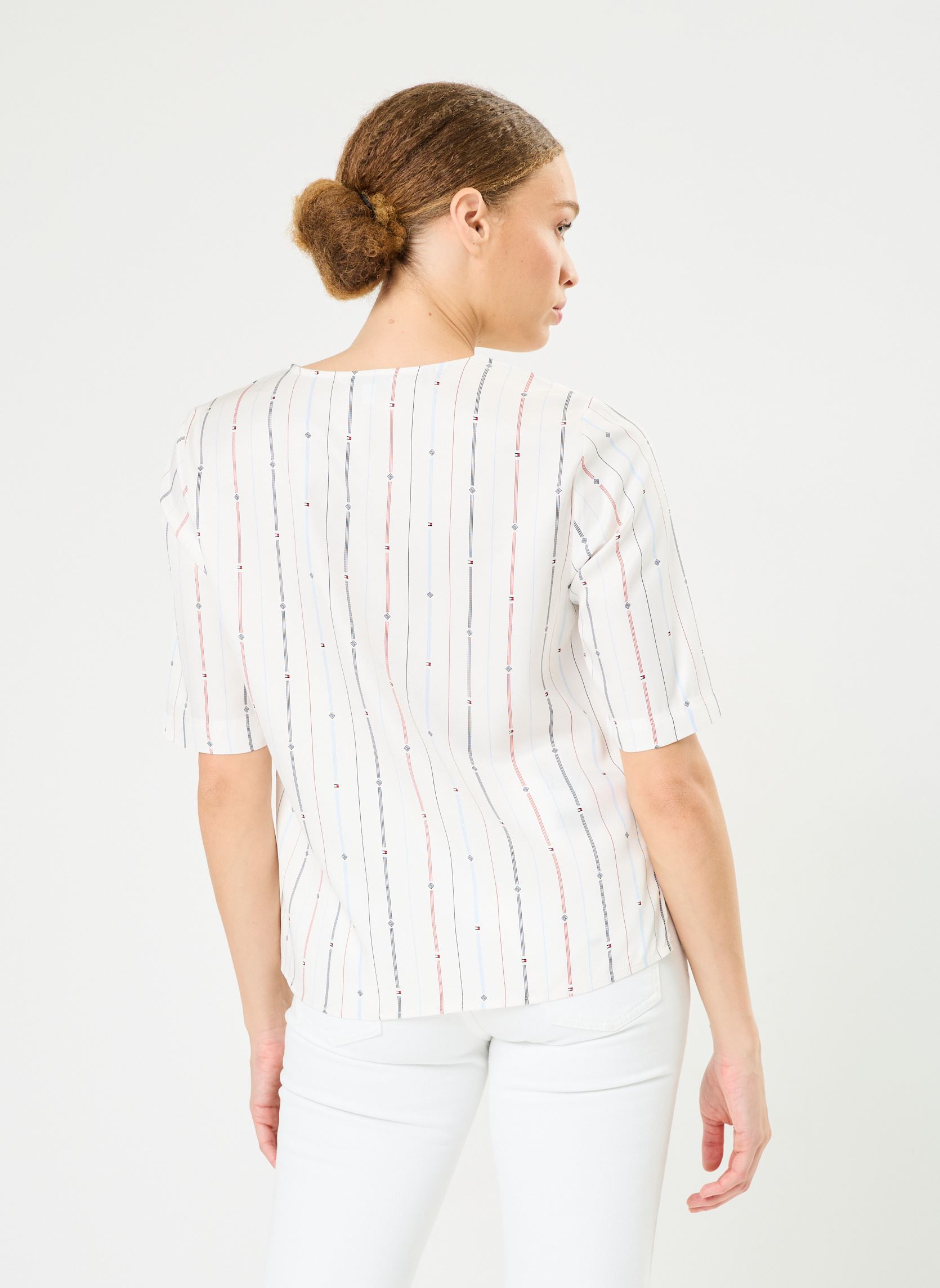 Bluse a maniche corte Foulard Stp V-Neck S WW0WW42727 donna bianco Tommy Hilfiger Bluse a maniche corte Foulard Stp V-Neck S WW0WW42727 donna bianco FOULARD FLAG STP/ MULTI