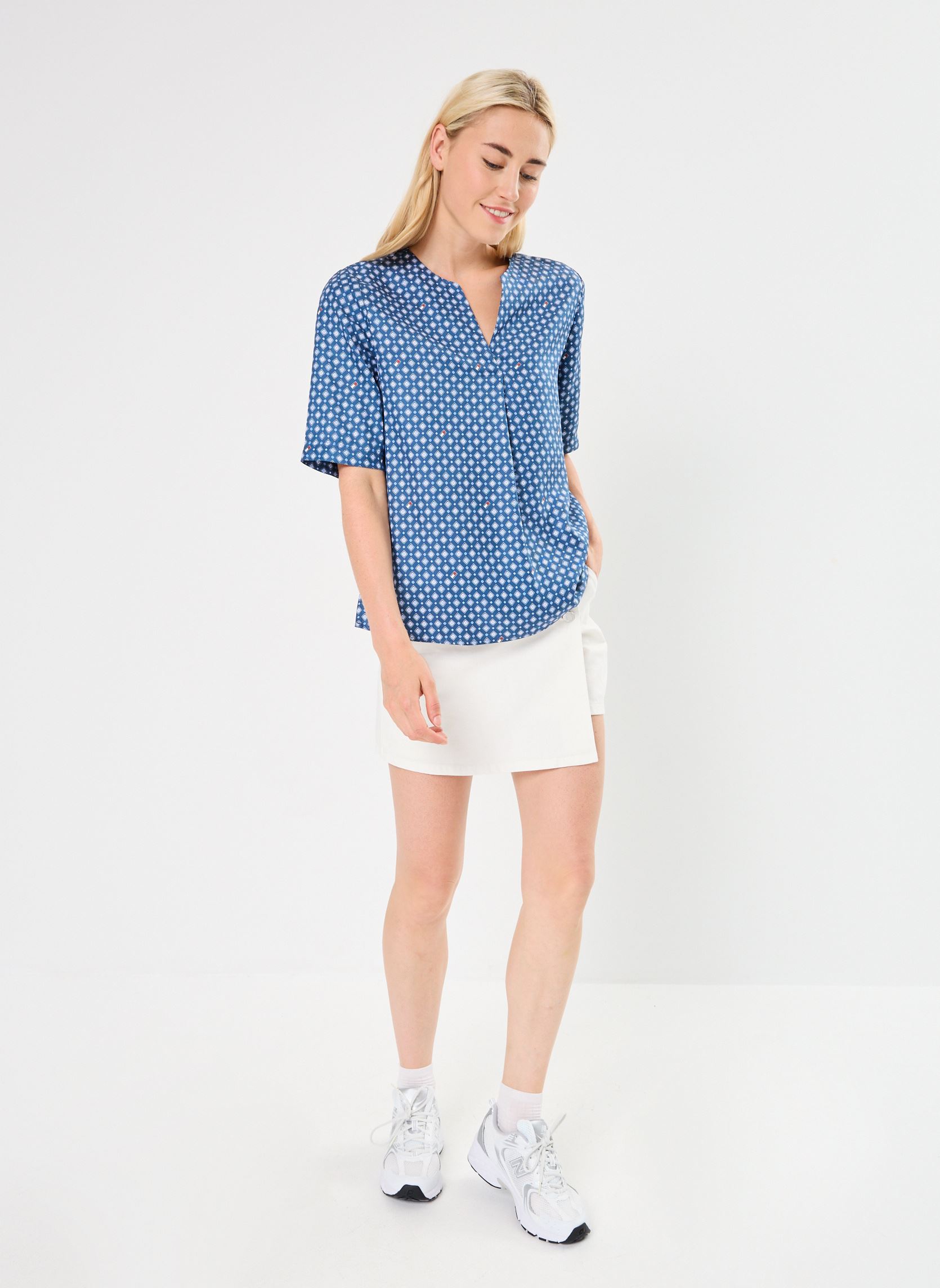Blouses manches courtes Foulard Stp V-Neck S WW0WW42727 femme bleu Tommy Hilfiger Blouses manches courtes Foulard Stp V-Neck S WW0WW42727 femme bleu HERITAGE FOULARD/ FOSSIL BLUE