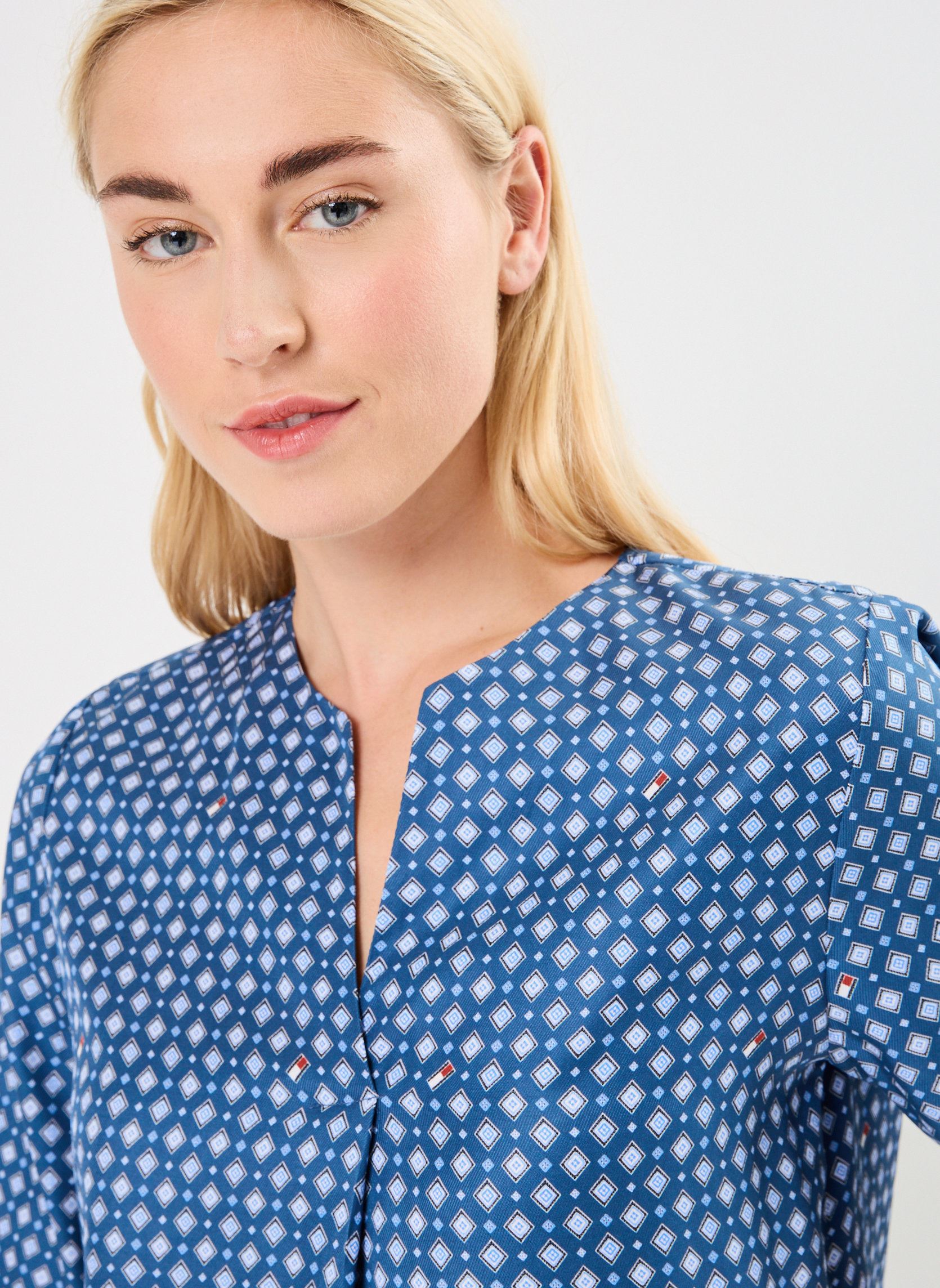 Blouses manches courtes Foulard Stp V-Neck S WW0WW42727 femme bleu Tommy Hilfiger Blouses manches courtes Foulard Stp V-Neck S WW0WW42727 femme bleu HERITAGE FOULARD/ FOSSIL BLUE