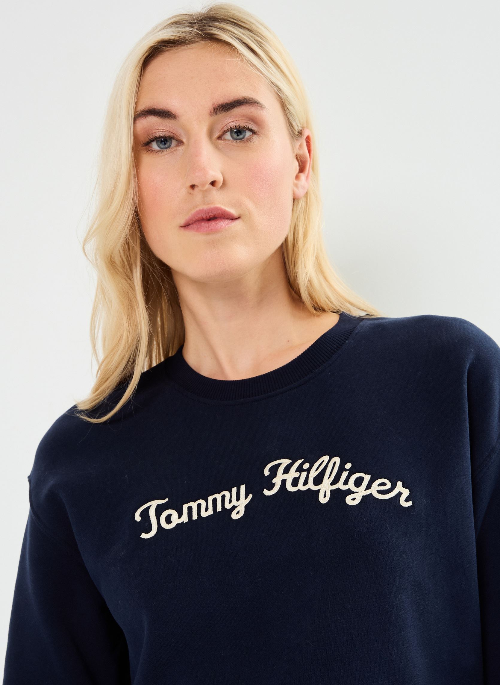 Sweatshirts Mdrn Reg Script Swea WW0WW42615 femme bleu Tommy Hilfiger Sweatshirts Mdrn Reg Script Swea WW0WW42615 femme bleu DESERT SKY