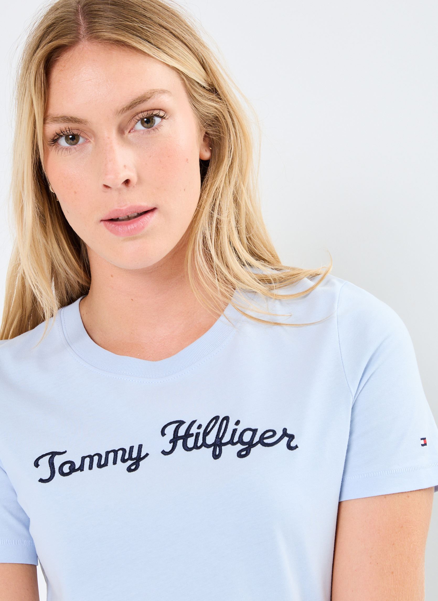 Kurzarm-T-Shirts Reg Script C-Nk Ss WW0WW42589 damen blau Tommy Hilfiger Kurzarm-T-Shirts Reg Script C-Nk Ss WW0WW42589 damen blau BREEZY BLUE