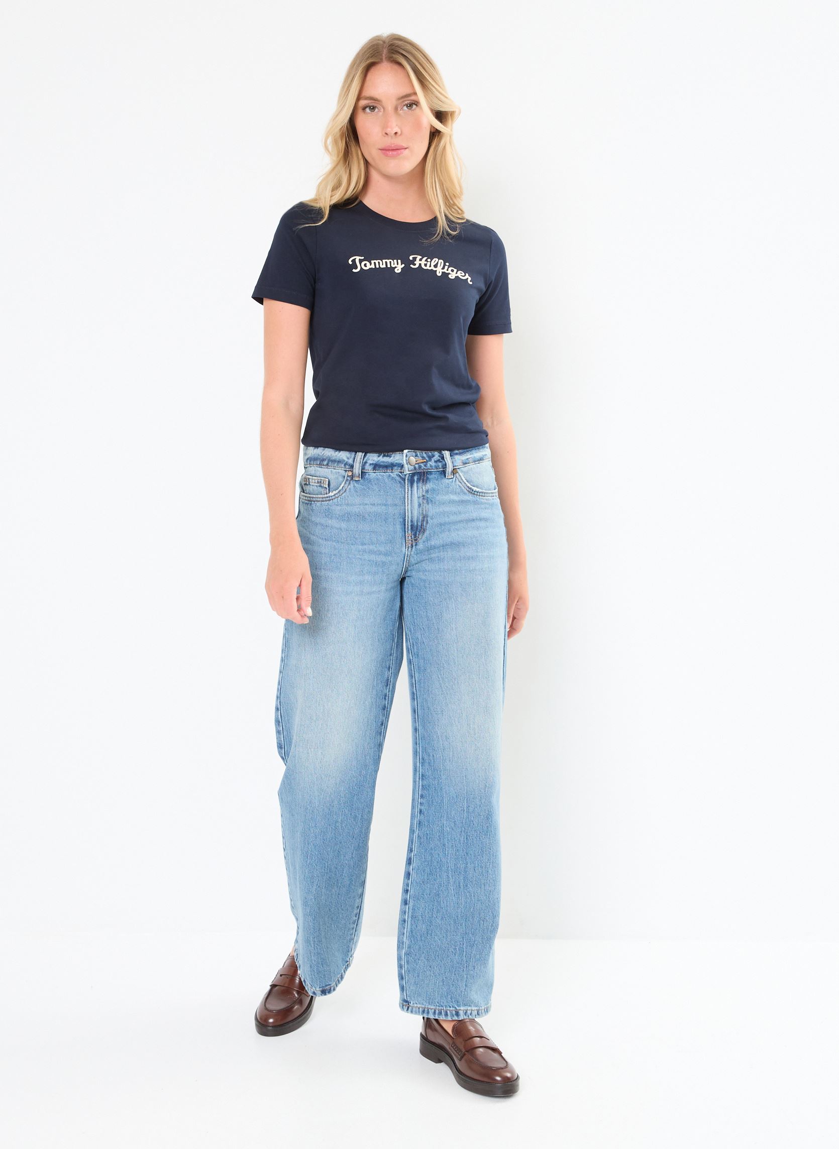 Tee-shirts manches courtes Reg Script C-Nk Ss WW0WW42589 femme bleu Tommy Hilfiger Tee-shirts manches courtes Reg Script C-Nk Ss WW0WW42589 femme bleu DESERT SKY