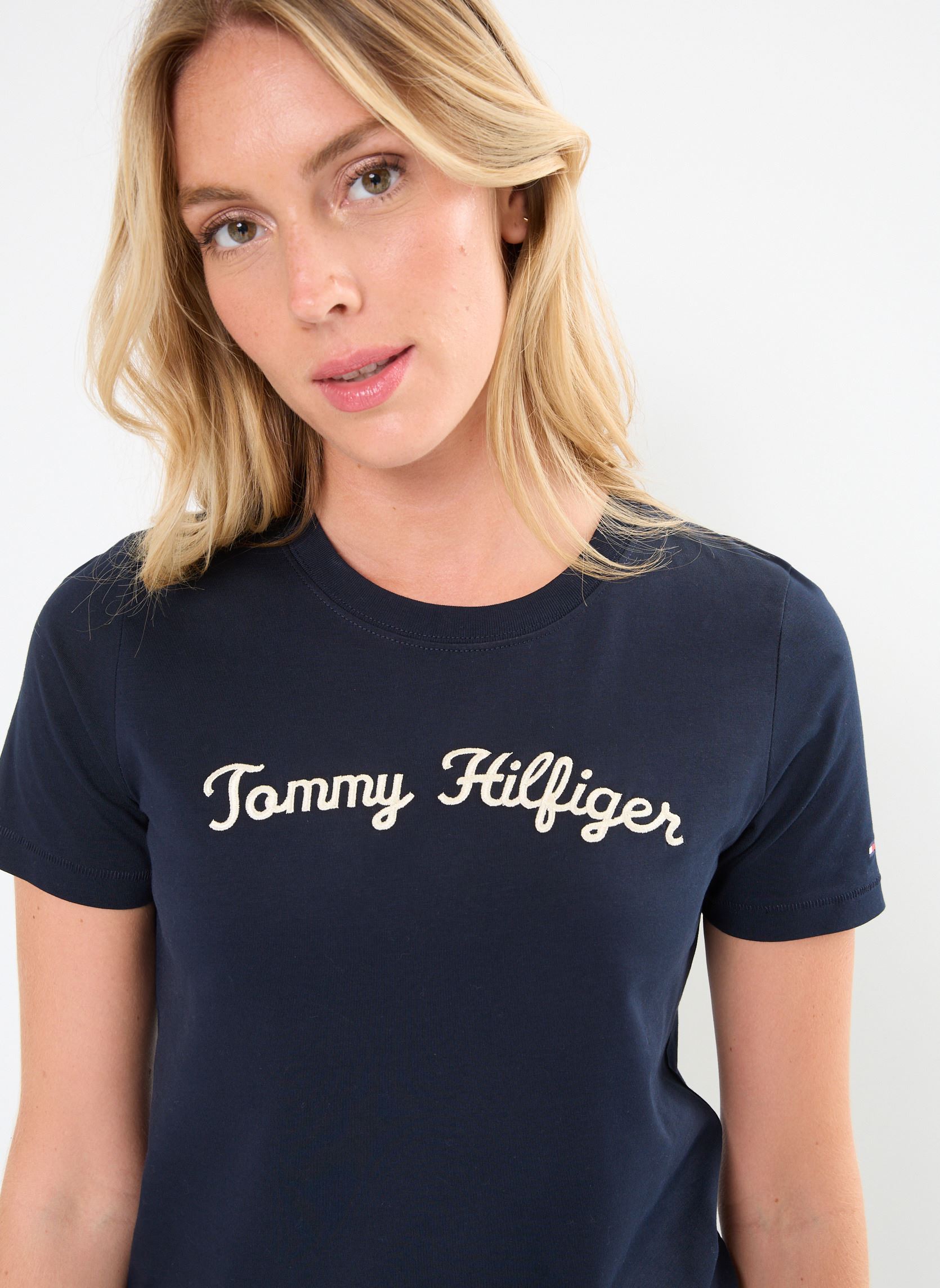 Tee-shirts manches courtes Reg Script C-Nk Ss WW0WW42589 femme bleu Tommy Hilfiger Tee-shirts manches courtes Reg Script C-Nk Ss WW0WW42589 femme bleu DESERT SKY