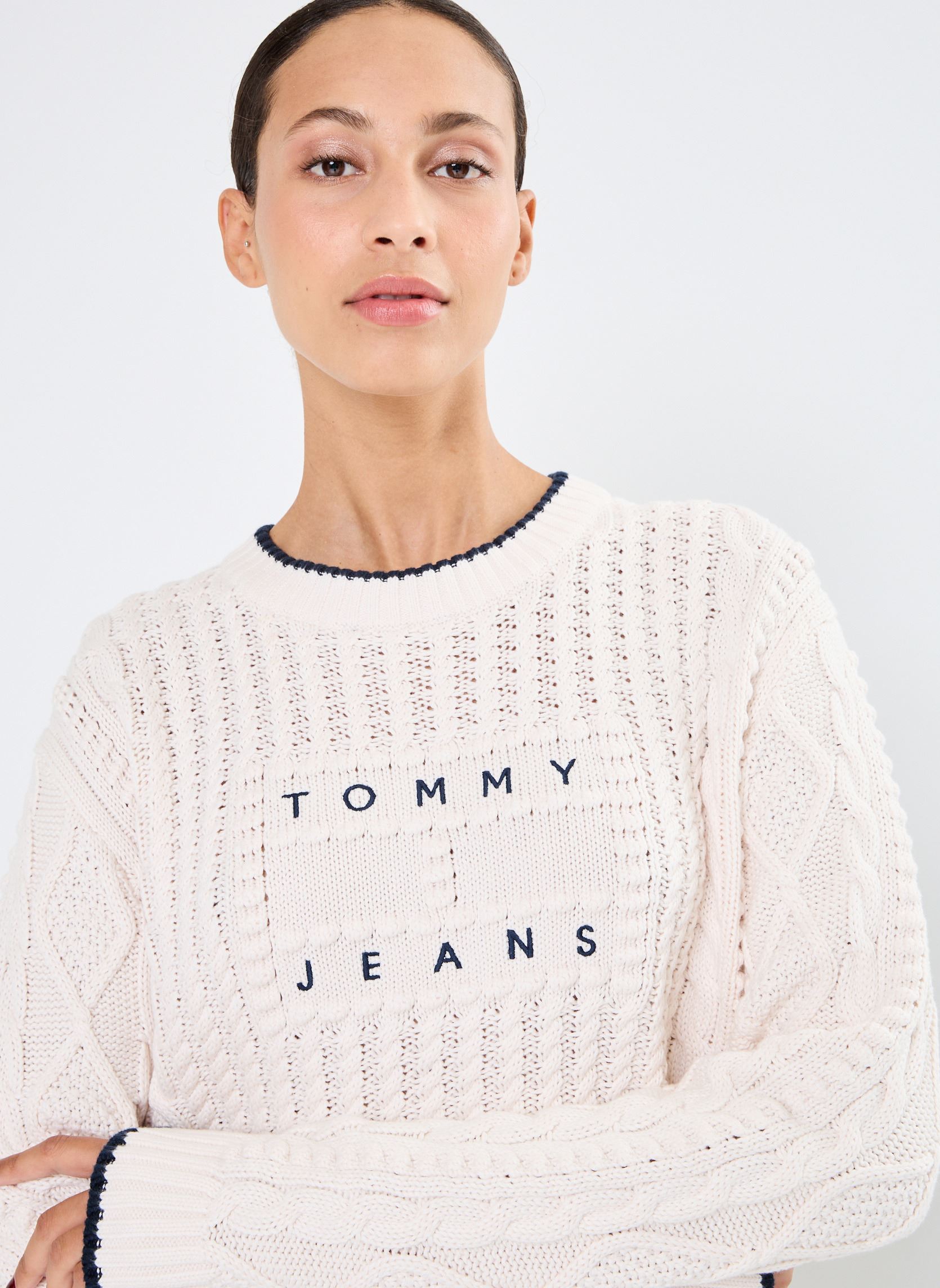 Pulls Tjw Bubble Cable Fla DW0DW18522 femme blanc Tommy Jeans Pulls Tjw Bubble Cable Fla DW0DW18522 femme blanc ANCIENT WHITE
