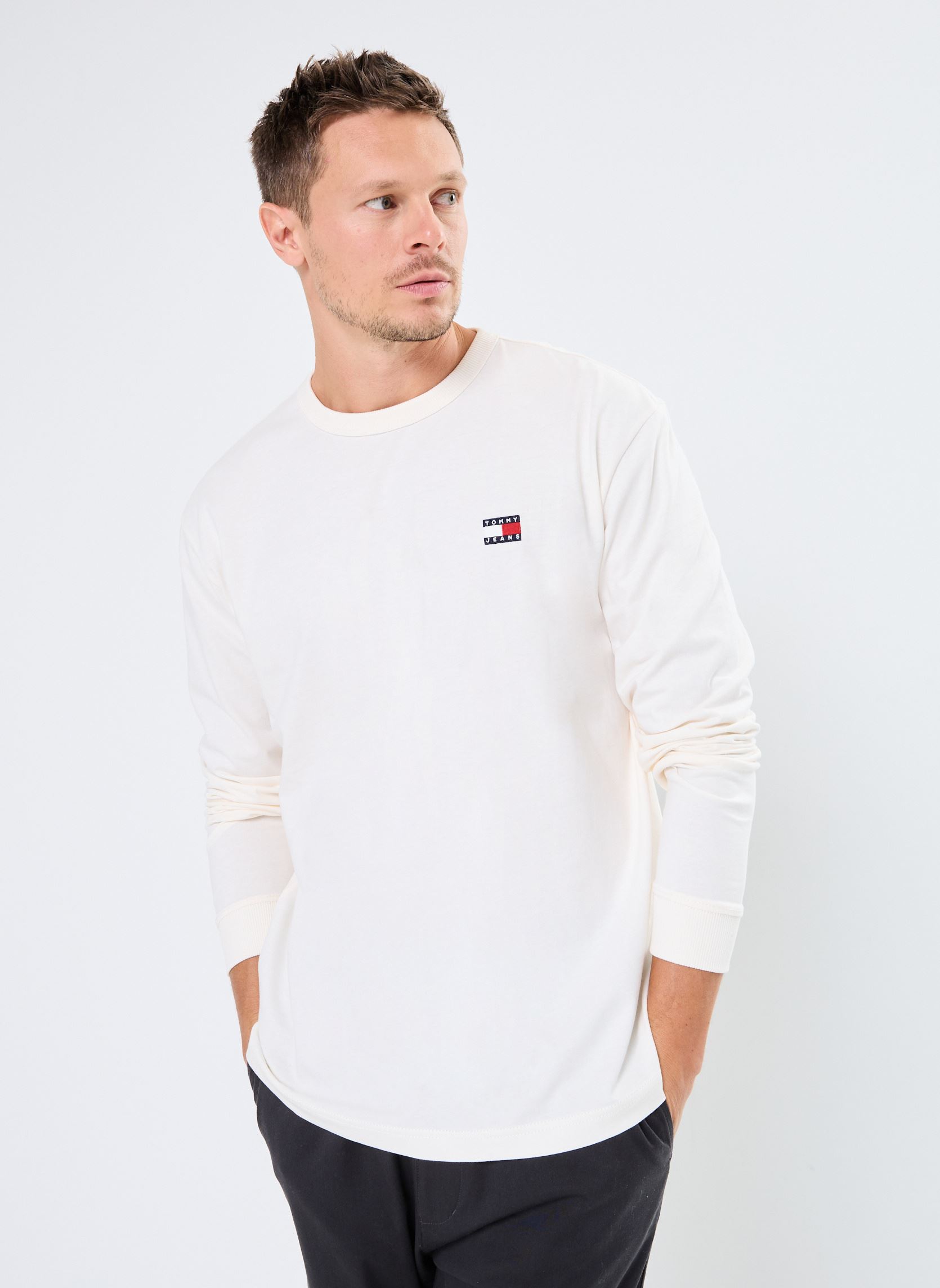 T-shirts Tjm Reg Badge Ls Tee Dm0Dm18436 heren wit Tommy Jeans T-shirts Tjm Reg Badge Ls Tee Dm0Dm18436 heren wit ANCIENT WHITE