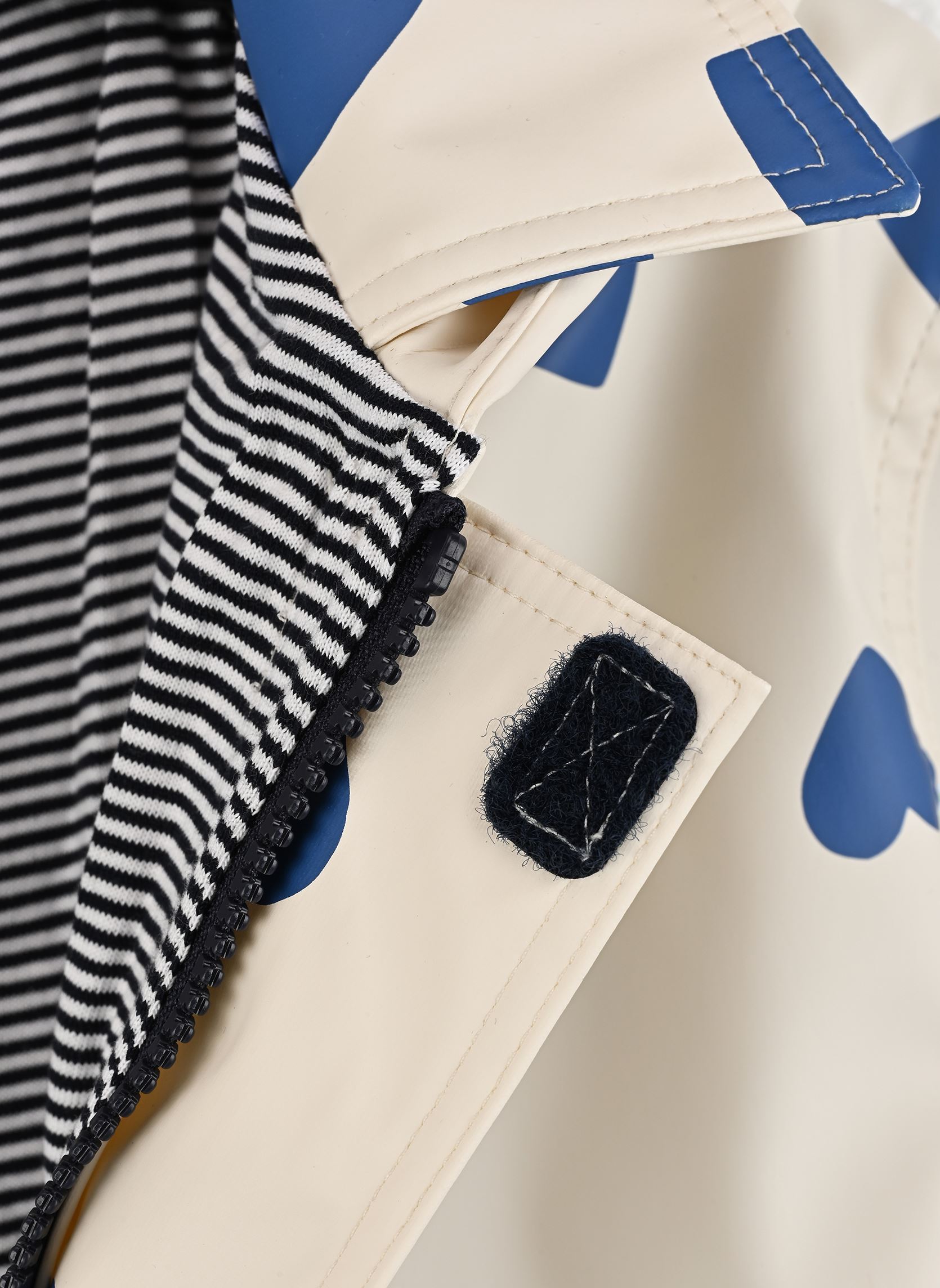 Waterdichte jassen en windjacks Ciré Iconique Enfant meisjes wit Petit Bateau Waterdichte jassen en windjacks Ciré Iconique Enfant meisjes wit MILK/CREPUSCULE