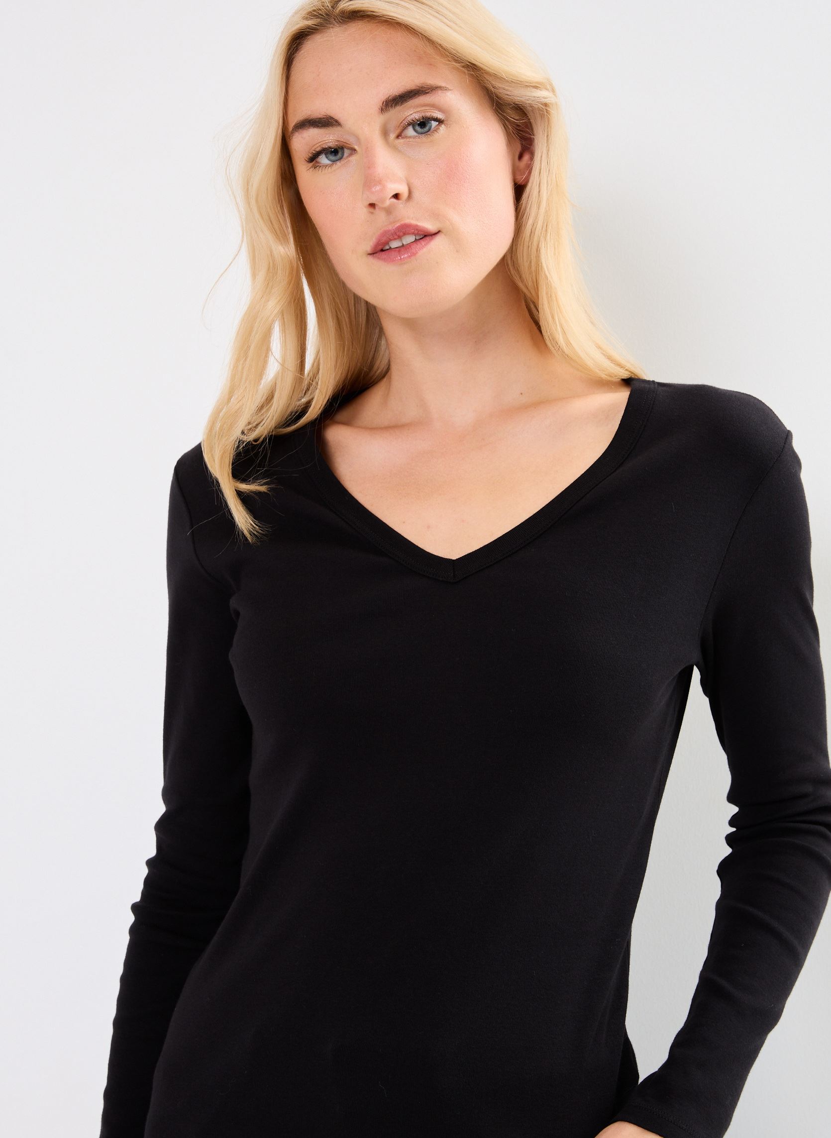 Langarm-T-Shirts T-shirt l'iconique manches longues col V damen schwarz Petit Bateau Langarm-T-Shirts T-shirt l'iconique manches longues col V damen schwarz BLACK