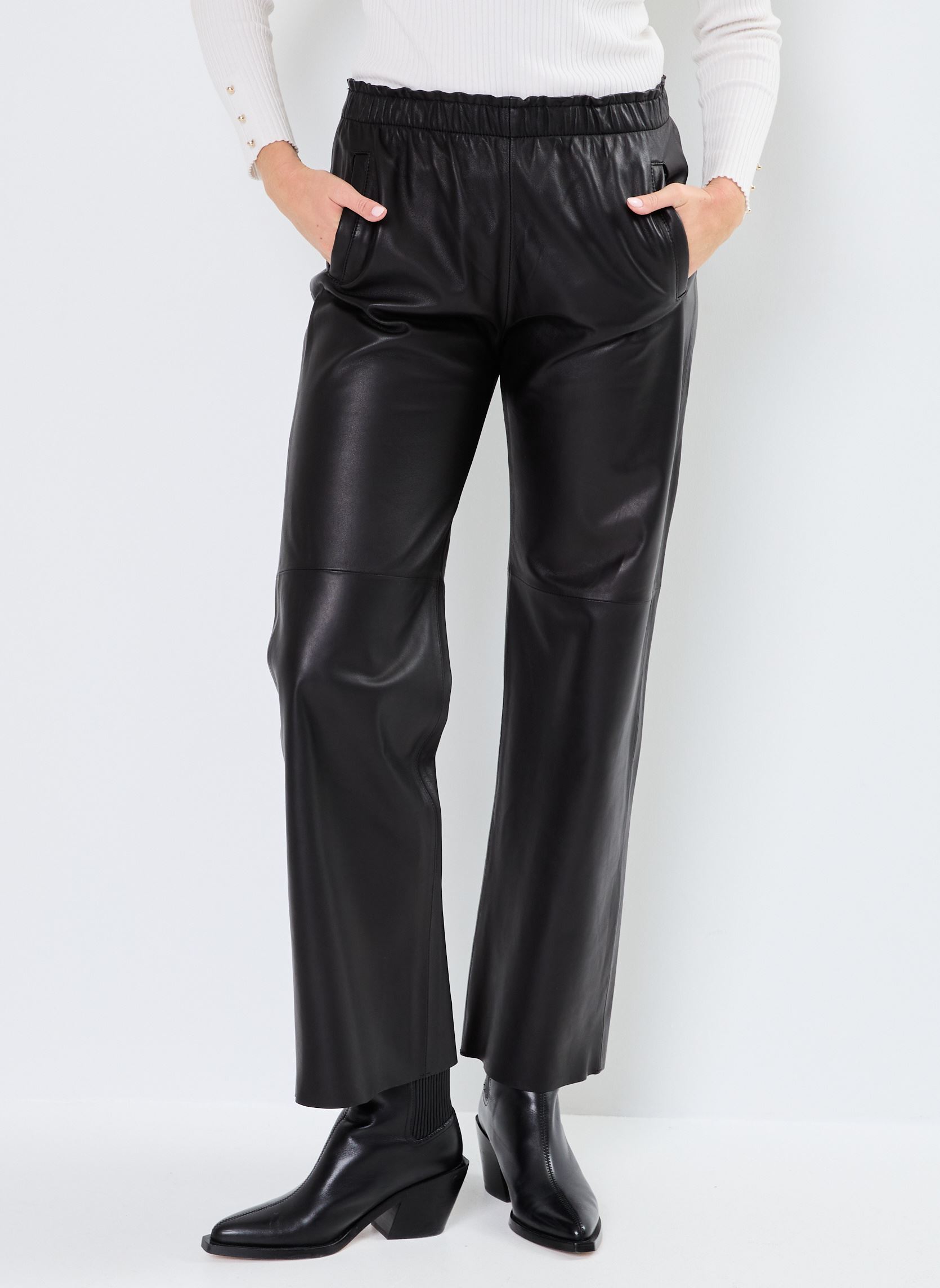Pantalón de Mezclilla Acampanado Petite Deep in My Soul - Negro | 13