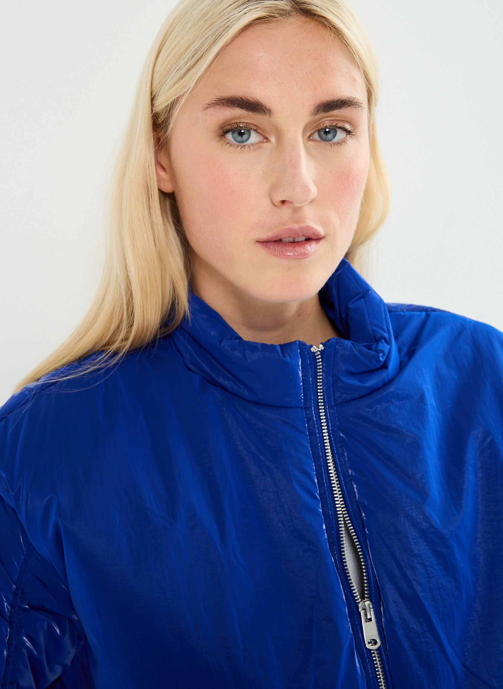 Piumini NMCAISA L/S SHORT BOMBER JACKET donna blu Noisy May Piumini NMCAISA L/S SHORT BOMBER JACKET donna blu Dazzling Blue