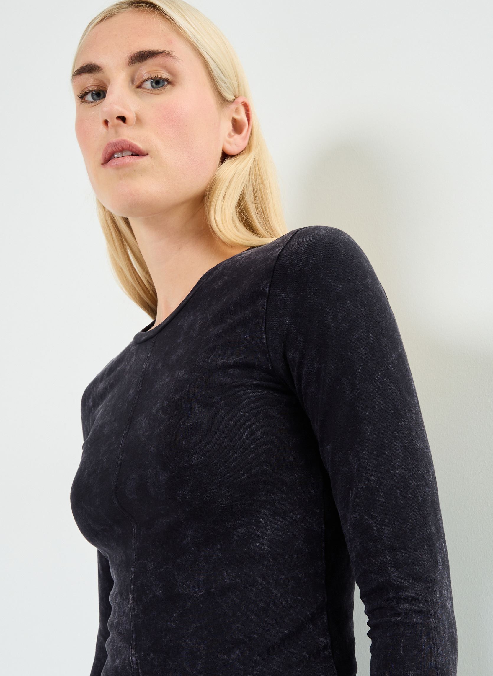 Tee-shirts manches longues NMKATINKA L/S WASHED TOP JRS FWD femme noir Noisy May Tee-shirts manches longues NMKATINKA L/S WASHED TOP JRS FWD femme noir Black