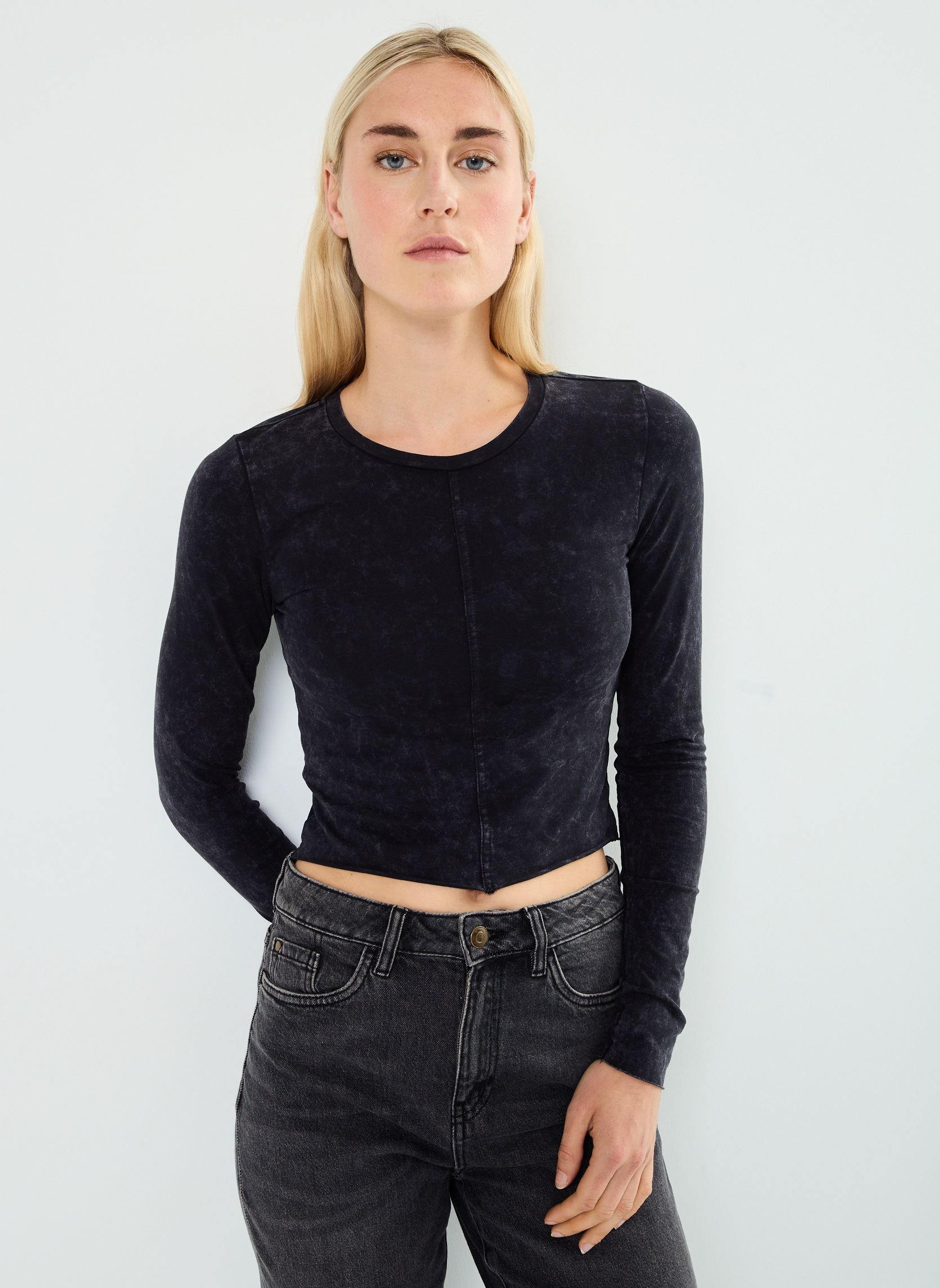 Tee-shirts manches longues NMKATINKA L/S WASHED TOP JRS FWD femme noir Noisy May Tee-shirts manches longues NMKATINKA L/S WASHED TOP JRS FWD femme noir Black