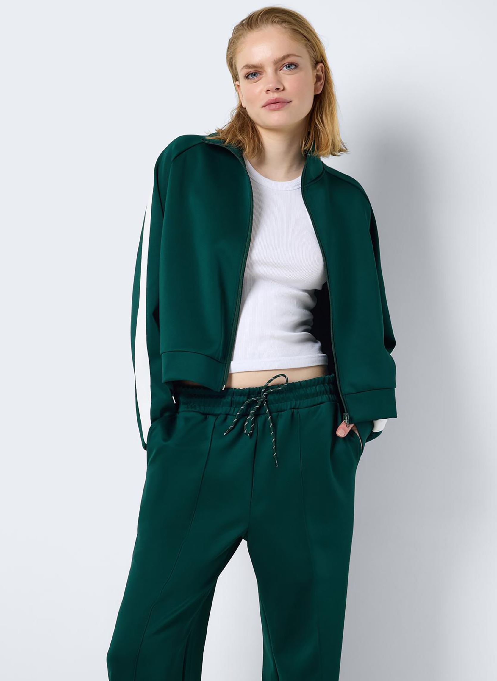 Sweaters met rits NMJENNA L/S HIGHNECK SWEAT JRS dames groen Noisy May Sweaters met rits NMJENNA L/S HIGHNECK SWEAT JRS dames groen Ponderosa Pine