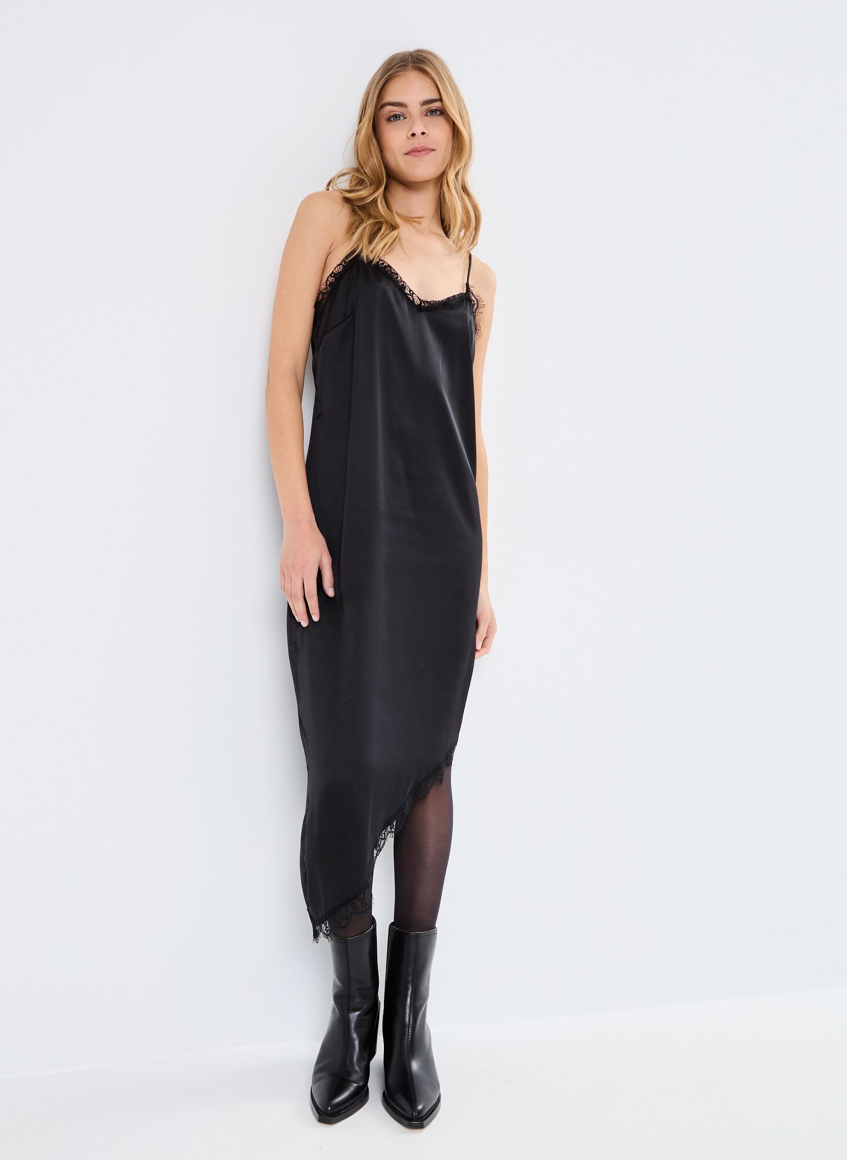 Robes NMSANTAL SL ASYMMETRIC SLIP DRESS WVN femme noir Noisy May Robes NMSANTAL SL ASYMMETRIC SLIP DRESS WVN femme noir Black