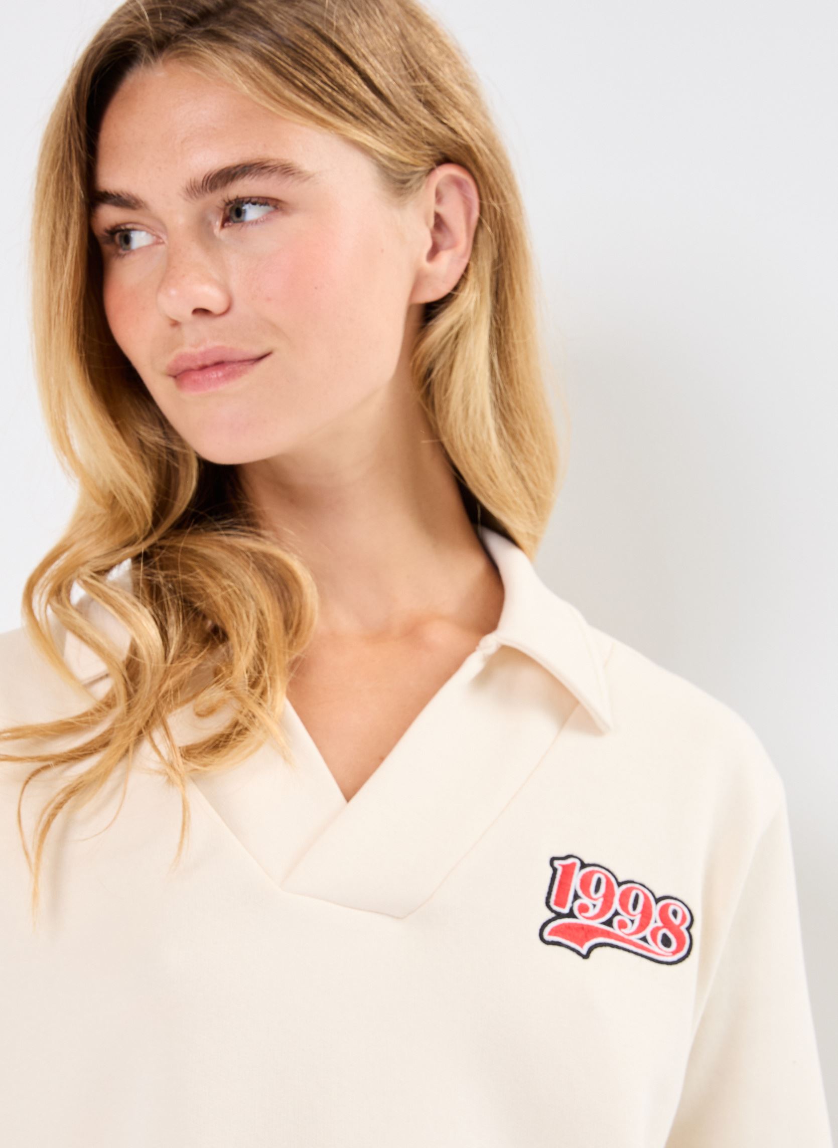 Sweatshirts NMBELIEVE L/S PATCH POLO SWEAT JRS FWD femme beige Noisy May Sweatshirts NMBELIEVE L/S PATCH POLO SWEAT JRS FWD femme beige PEARLED IVORY