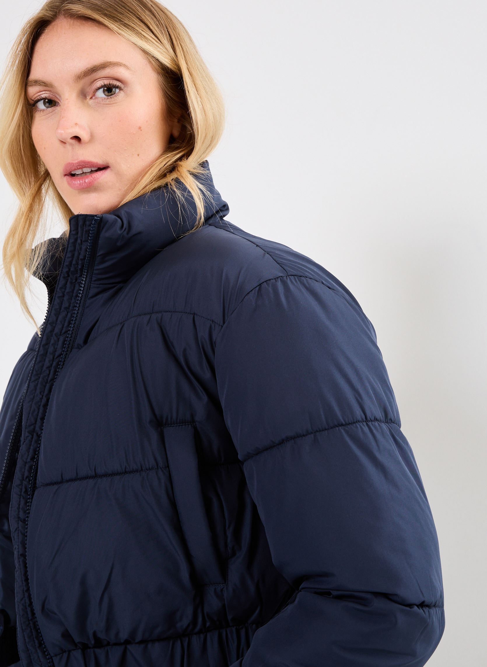 Doudounes NMCAMI L/S SHORT PUFFER JACEKT FWD DD femme bleu Noisy May Doudounes NMCAMI L/S SHORT PUFFER JACEKT FWD DD femme bleu Navy Blazer