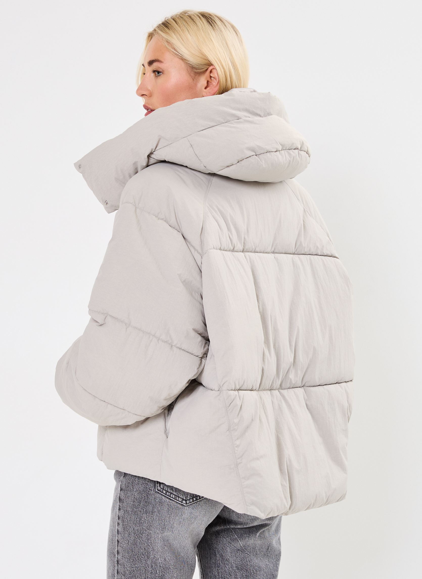 Doudounes NMCODDY SHORT PUFFER JACKET femme gris Noisy May Doudounes NMCODDY SHORT PUFFER JACKET femme gris Ghost Gray