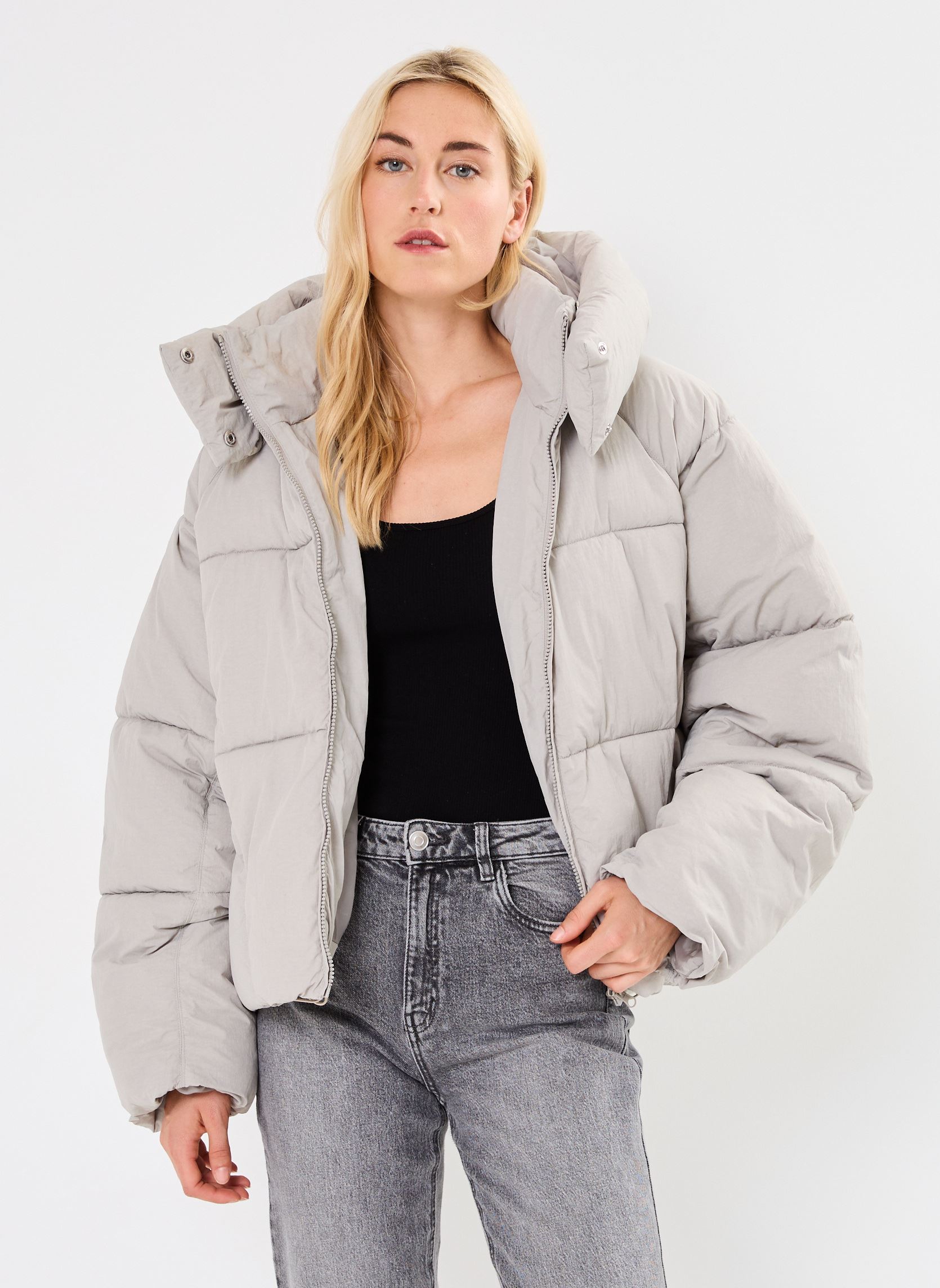 Doudounes NMCODDY SHORT PUFFER JACKET femme gris Noisy May Doudounes NMCODDY SHORT PUFFER JACKET femme gris Ghost Gray