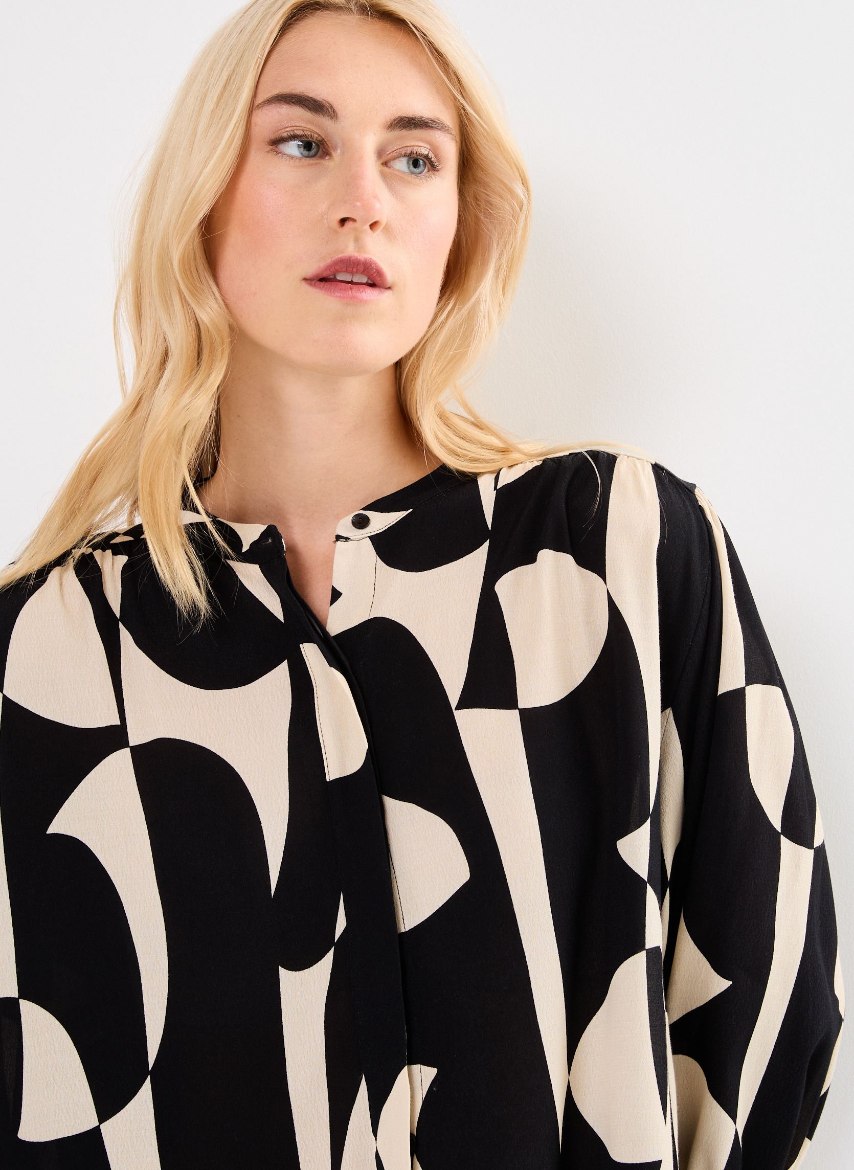 Blouses met lange mouwen Nymphea dames zwart Grace & Mila Blouses met lange mouwen Nymphea dames zwart NOIR
