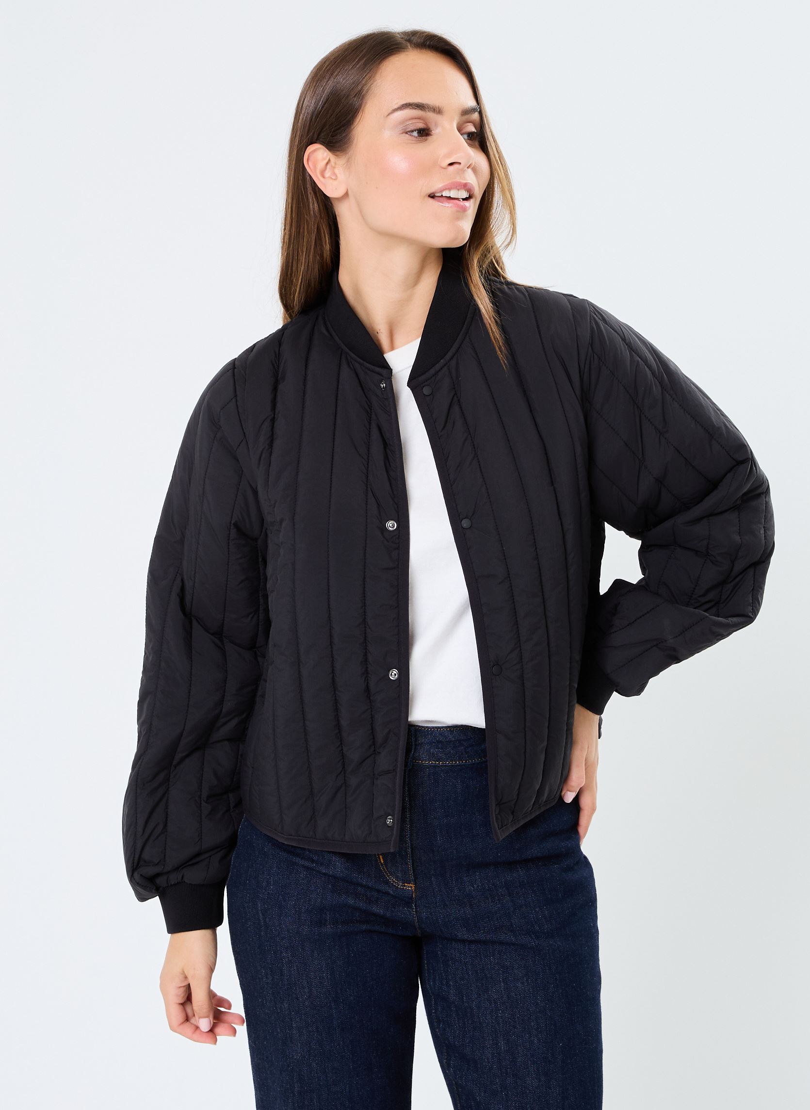 Jassen Banja Liner Bomber W Jacket T1 dames zwart Rains Jassen Banja Liner Bomber W Jacket T1 dames zwart BLACK