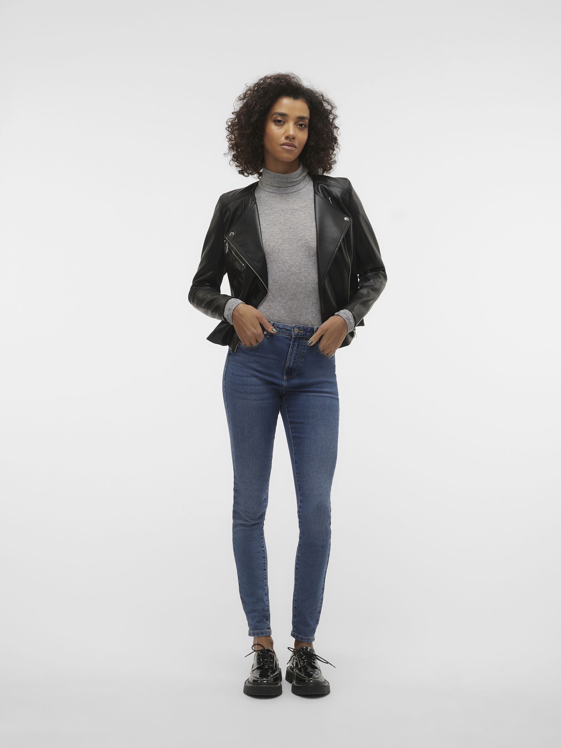 Jassen VMRILEY RIO SHORT COATED JACKET NOOS dames zwart Vero Moda Jassen VMRILEY RIO SHORT COATED JACKET NOOS dames zwart Black