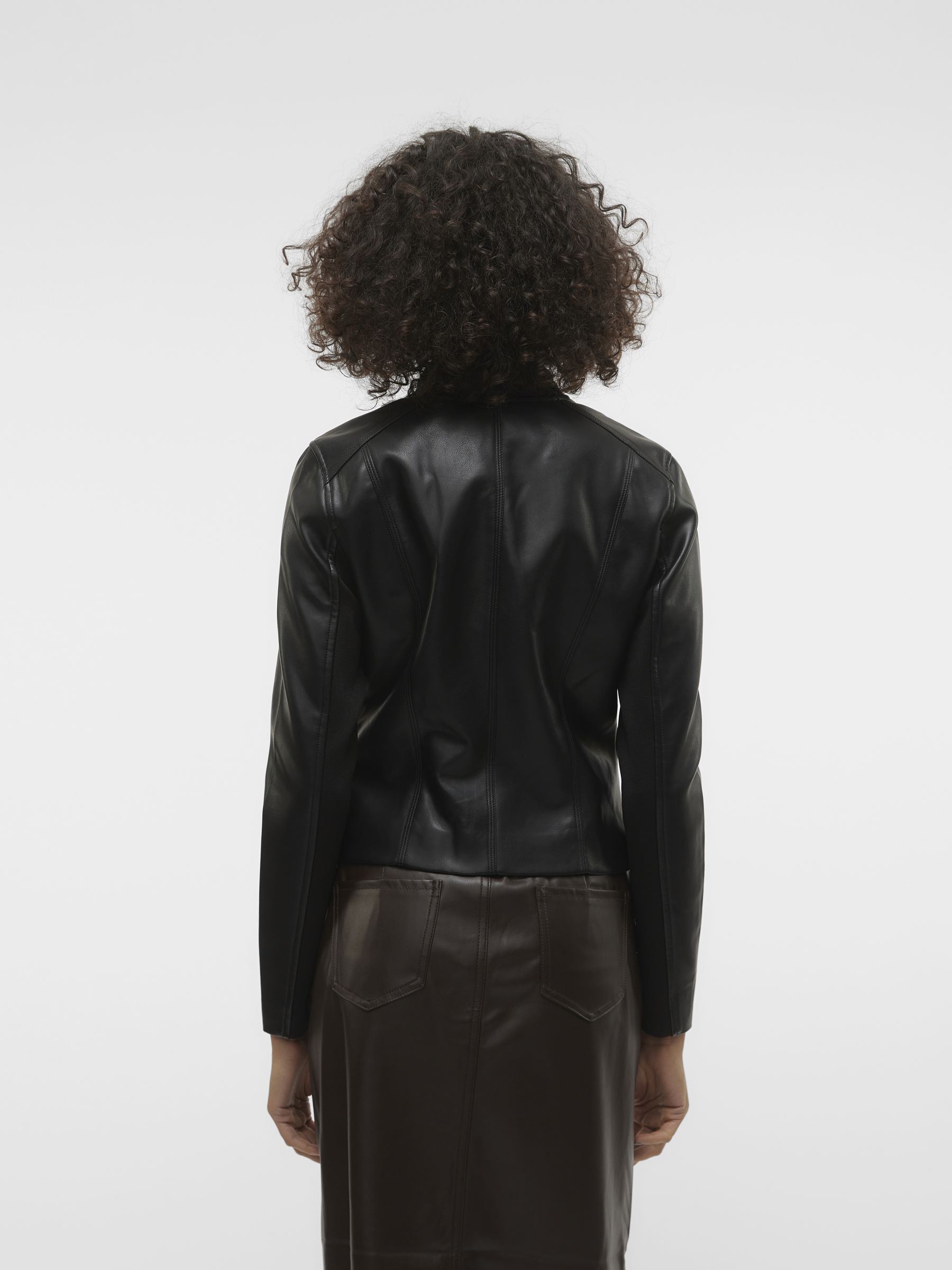 Jassen VMRILEY RIO SHORT COATED JACKET NOOS dames zwart Vero Moda Jassen VMRILEY RIO SHORT COATED JACKET NOOS dames zwart Black