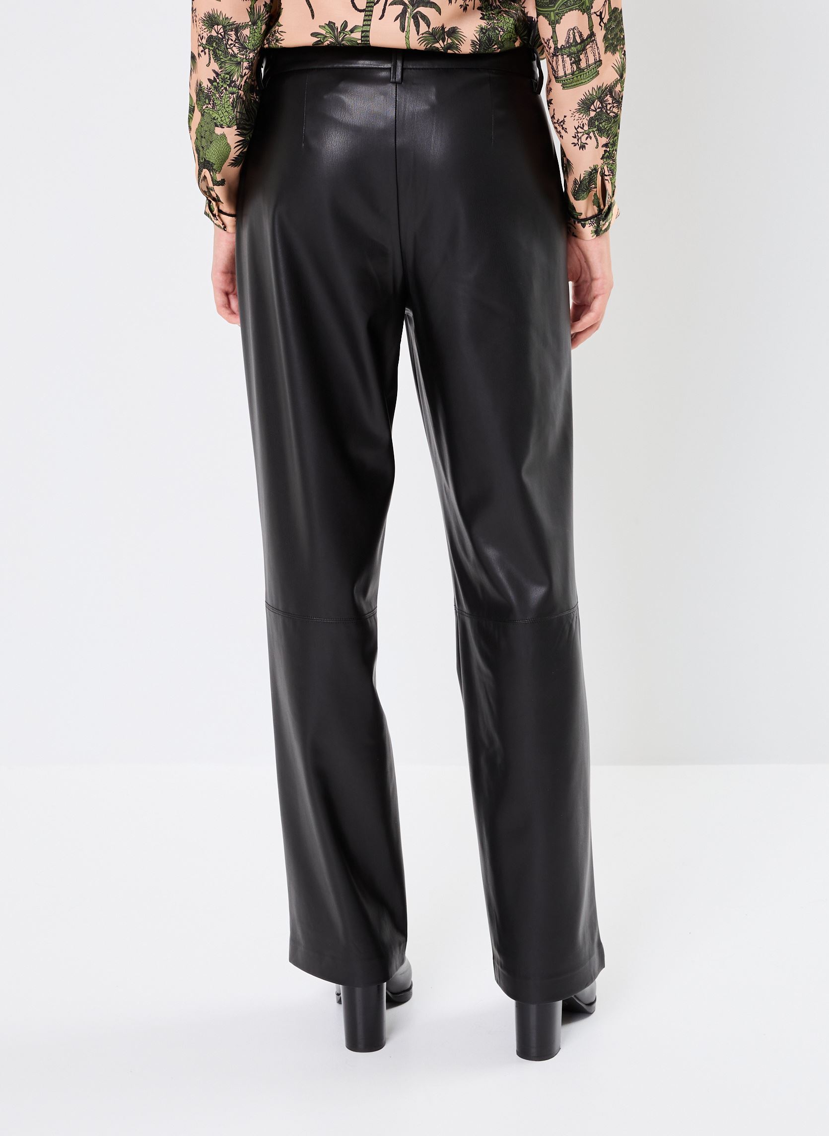 Pantalons droit VMOLYMPIAZAMIRA MW STRAIGHT PL PANT NOOS femme noir Vero Moda Pantalons droit VMOLYMPIAZAMIRA MW STRAIGHT PL PANT NOOS femme noir BLACK