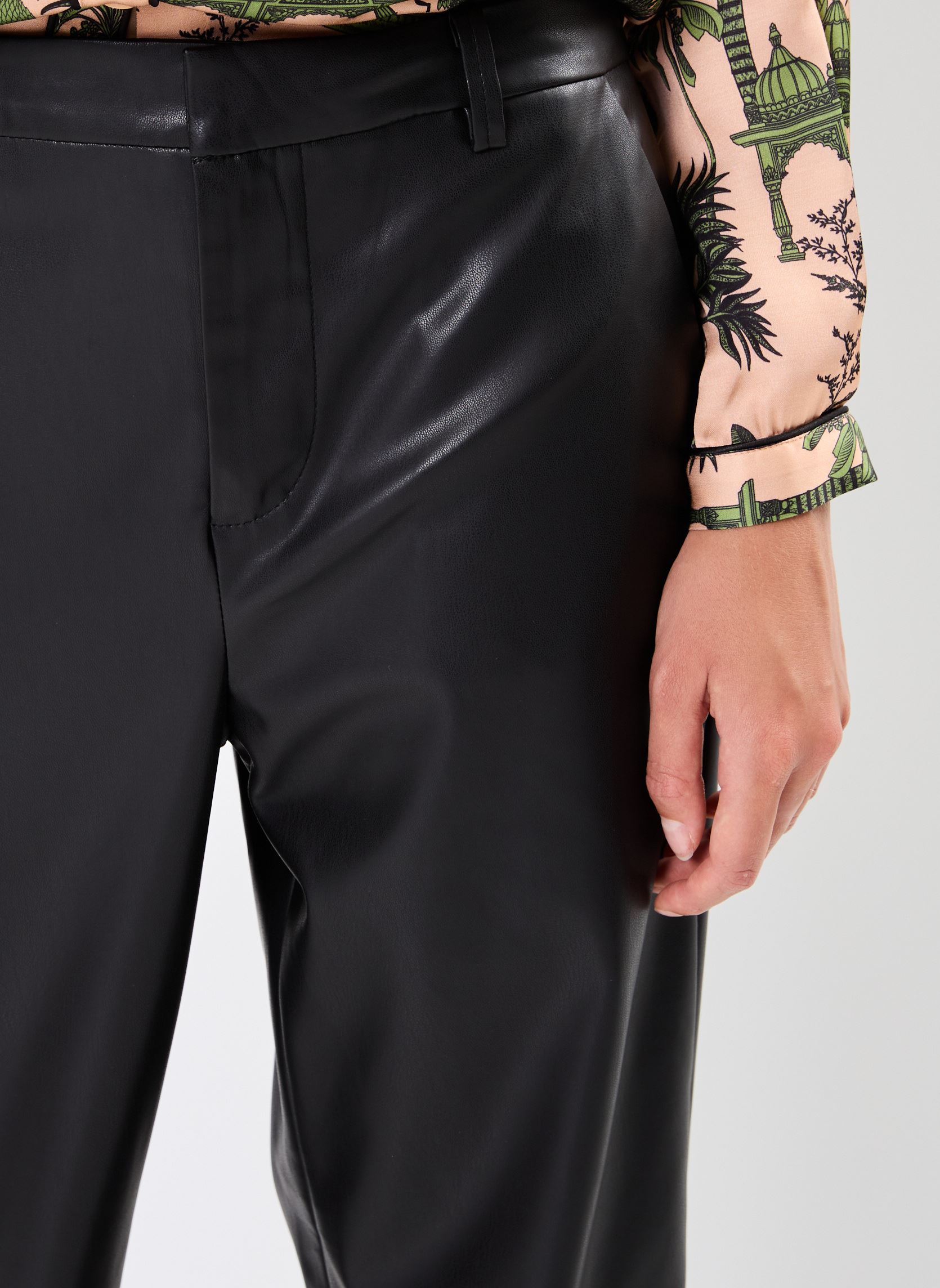 Pantalons droit VMOLYMPIAZAMIRA MW STRAIGHT PL PANT NOOS femme noir Vero Moda Pantalons droit VMOLYMPIAZAMIRA MW STRAIGHT PL PANT NOOS femme noir BLACK