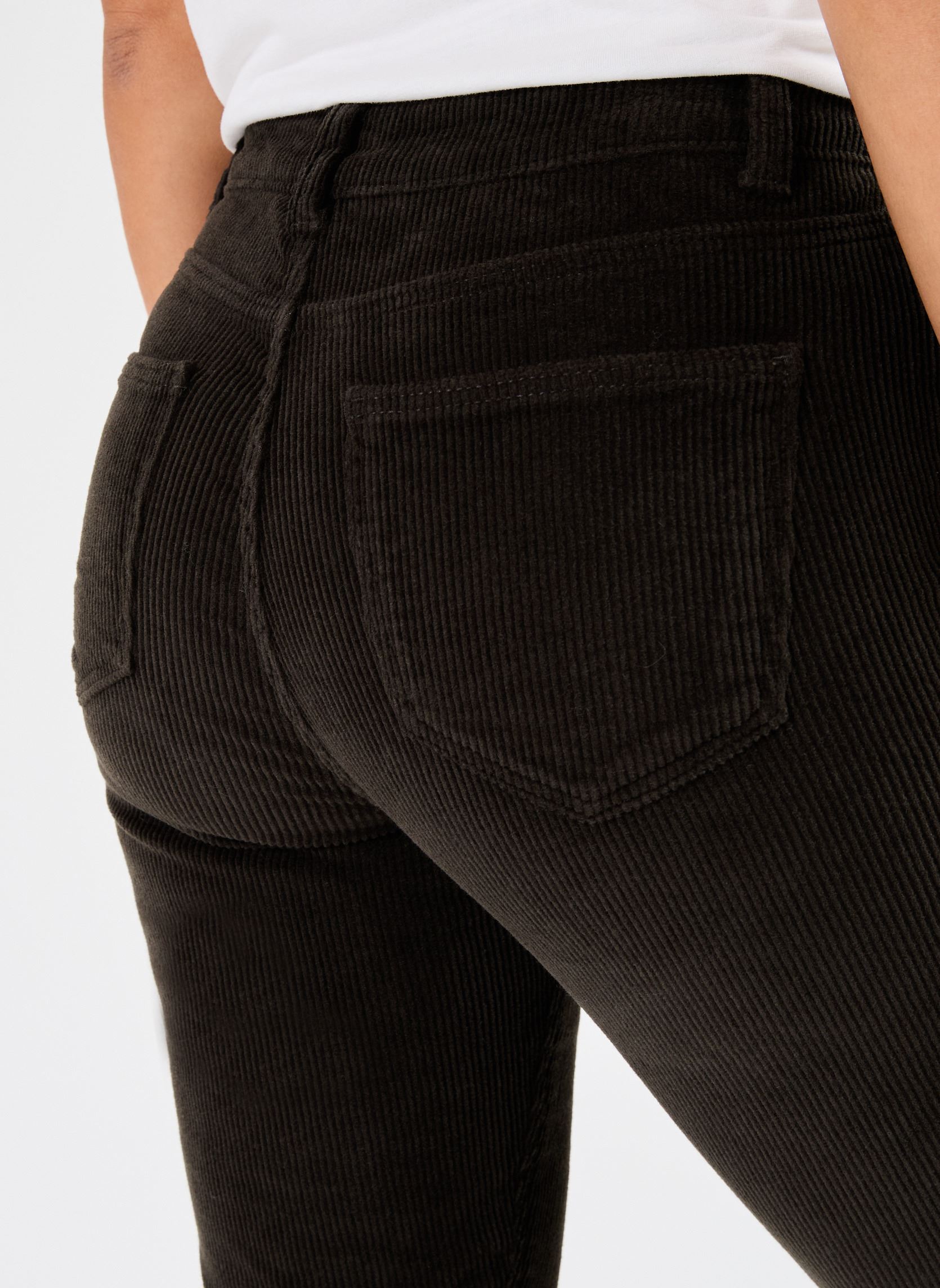 Rechte broeken VMBRENDA HR MOM ANK CORD PANTS LCS dames groen Vero Moda Rechte broeken VMBRENDA HR MOM ANK CORD PANTS LCS dames groen Peat