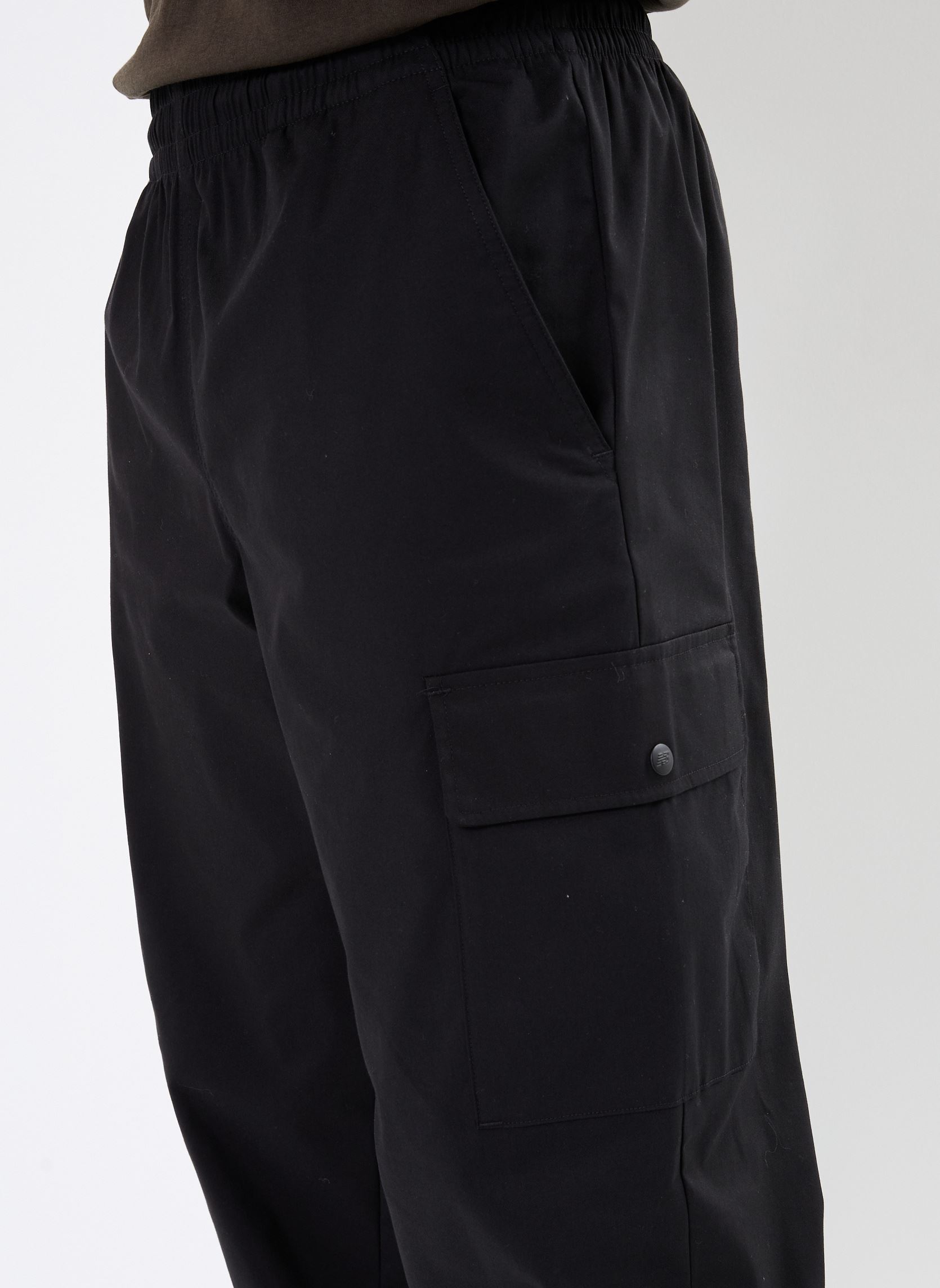Pantalons chino Twill Cargo Jogger homme noir New Balance Pantalons chino Twill Cargo Jogger homme noir Black