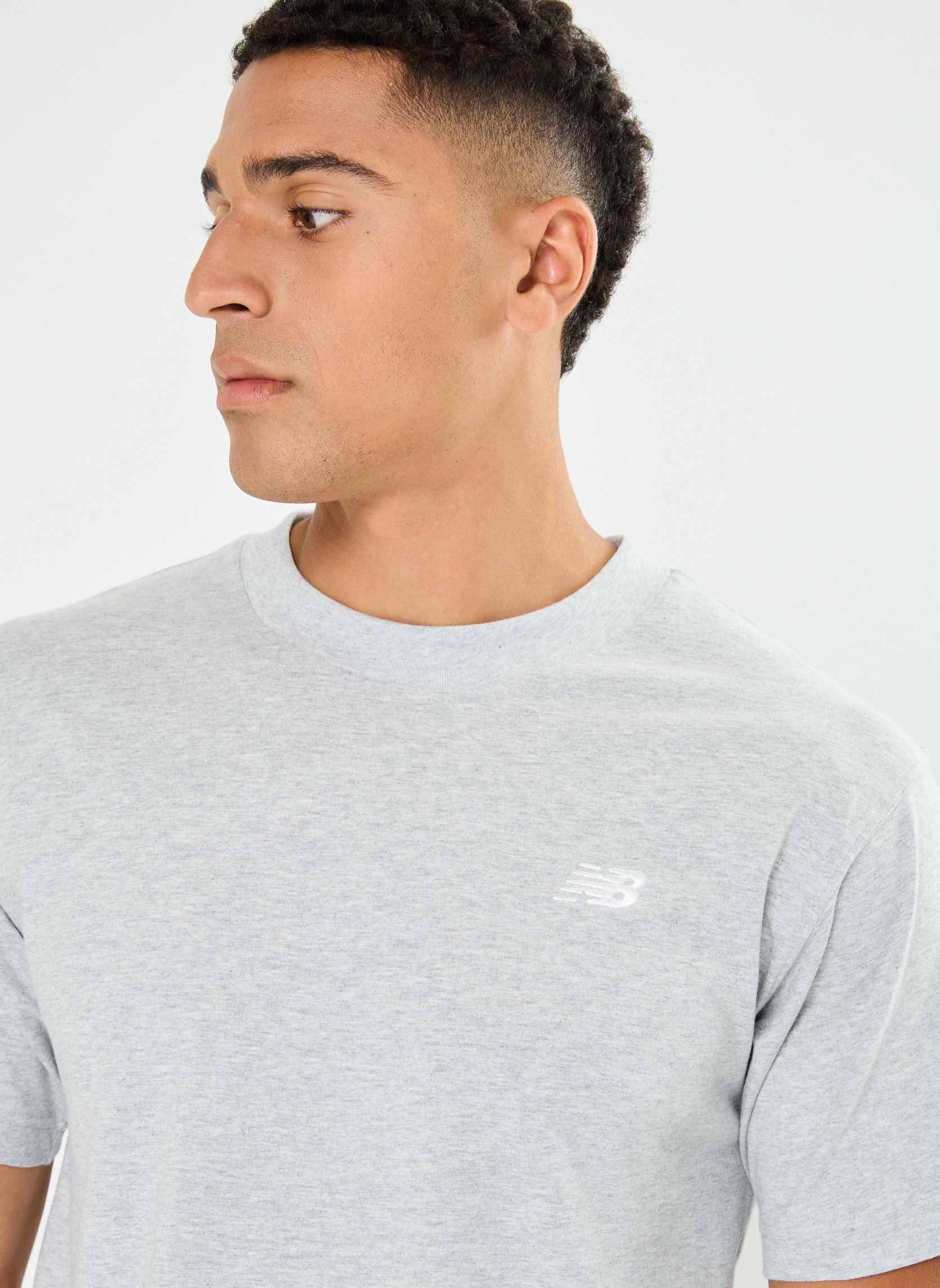 Tee-shirts manches courtes Sport Essentials Cotton T-Shirt homme gris New Balance Tee-shirts manches courtes Sport Essentials Cotton T-Shirt homme gris Athletic Grey