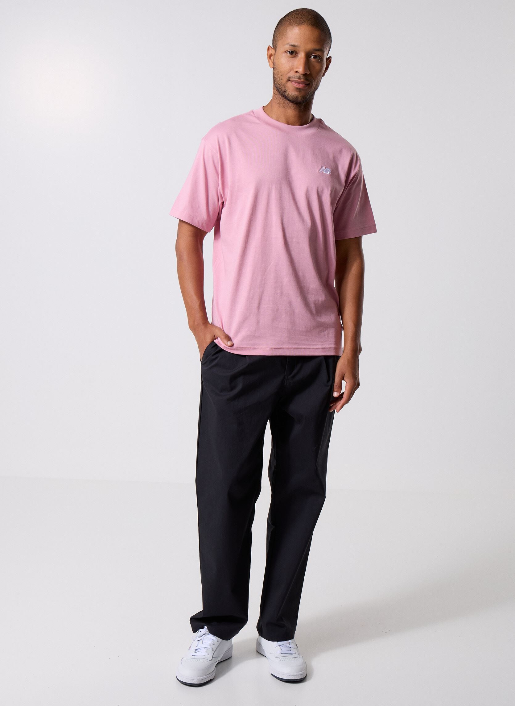 Tee-shirts manches courtes Sport Essentials Cotton T-Shirt homme rose New Balance Tee-shirts manches courtes Sport Essentials Cotton T-Shirt homme rose Pink Taffy
