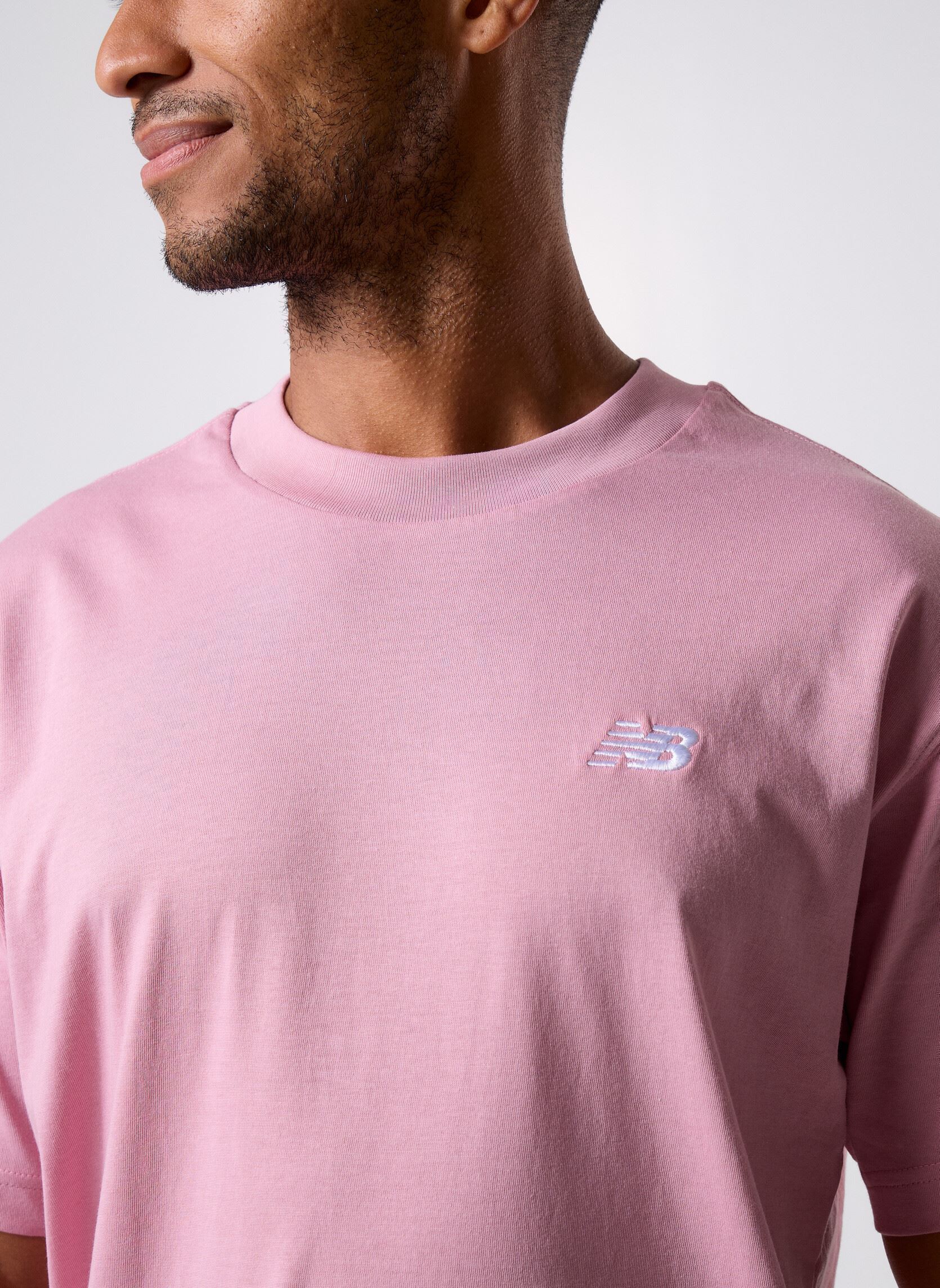 Tee-shirts manches courtes Sport Essentials Cotton T-Shirt homme rose New Balance Tee-shirts manches courtes Sport Essentials Cotton T-Shirt homme rose Pink Taffy