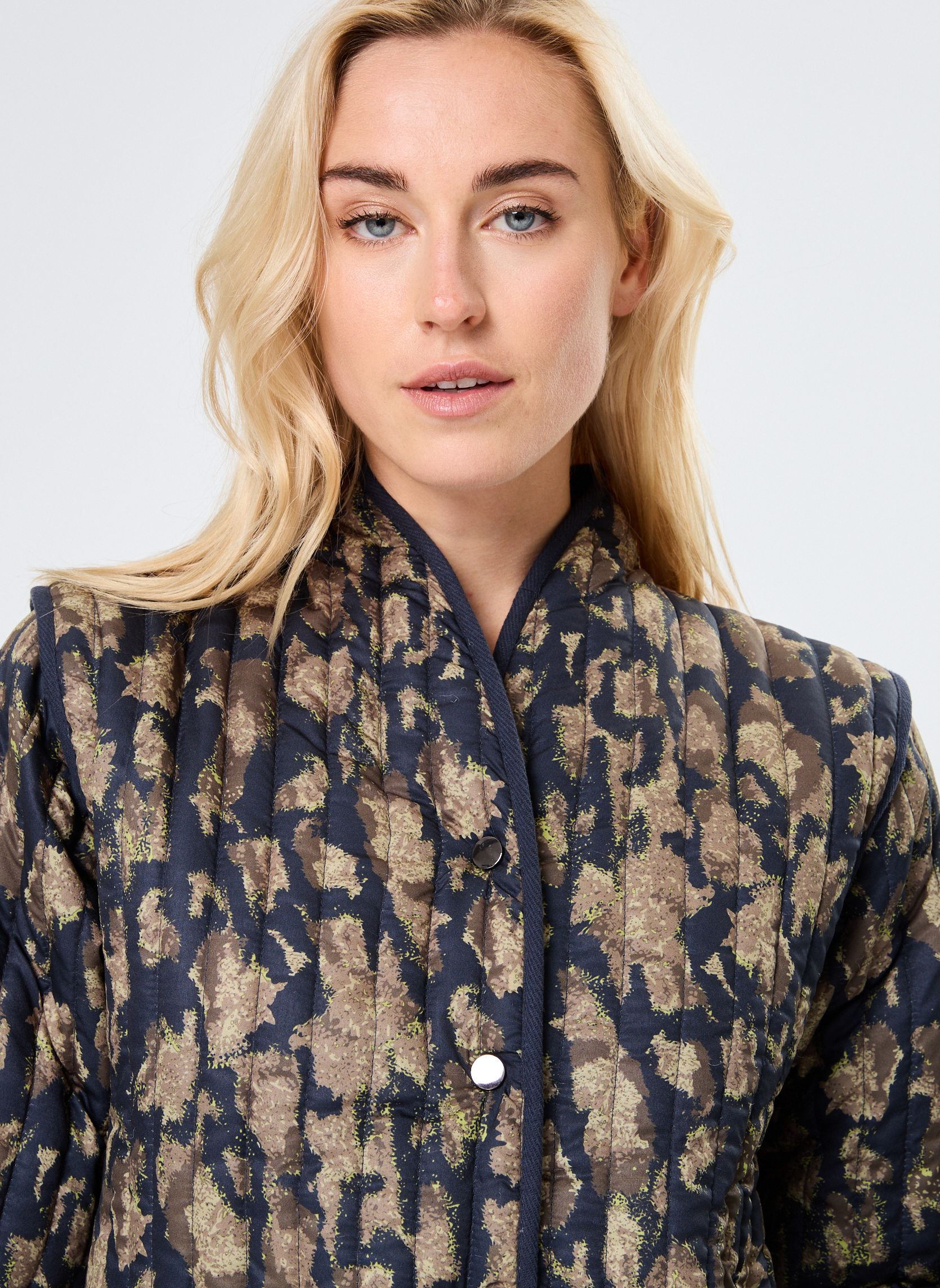 Vestes BYDAIMA JACKET - femme bleu B-Young Vestes BYDAIMA JACKET - femme bleu Navy Blazer Abstract Mix