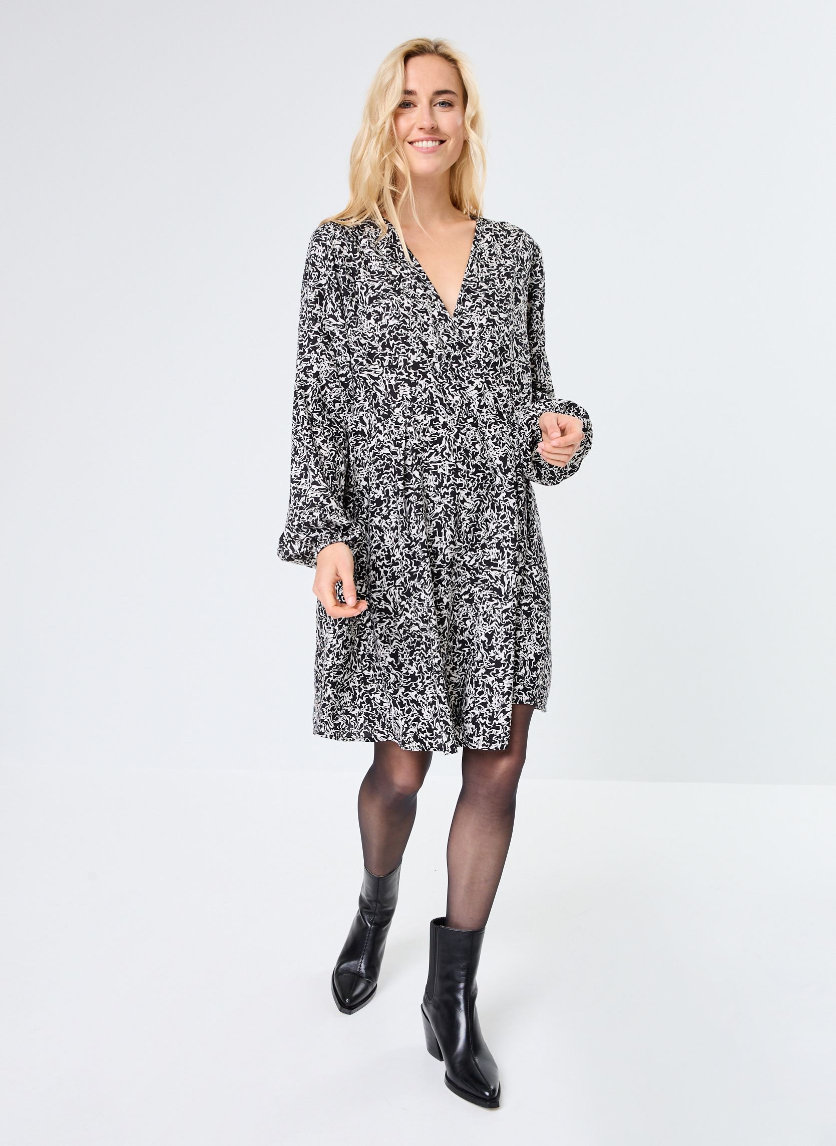 Robes BYJOSA DRESS 4 - femme noir B-Young Robes BYJOSA DRESS 4 - femme noir Black Zigzag Mix