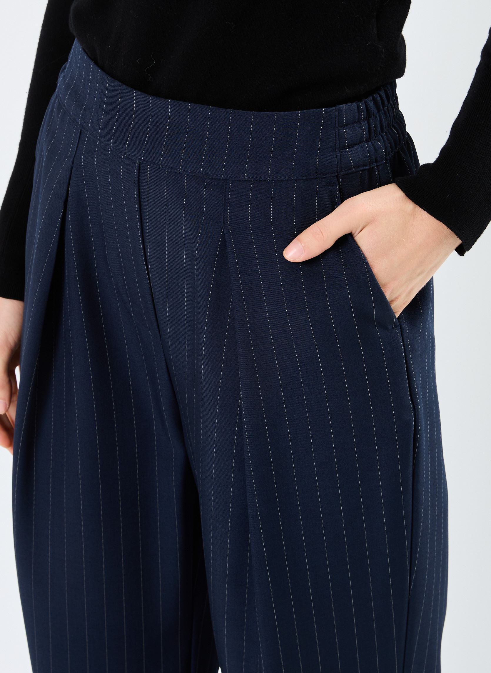 Pantalons larges BYMMIDDE BARREL PANTS - femme bleu B-Young Pantalons larges BYMMIDDE BARREL PANTS - femme bleu Navy Pinstripe Mix
