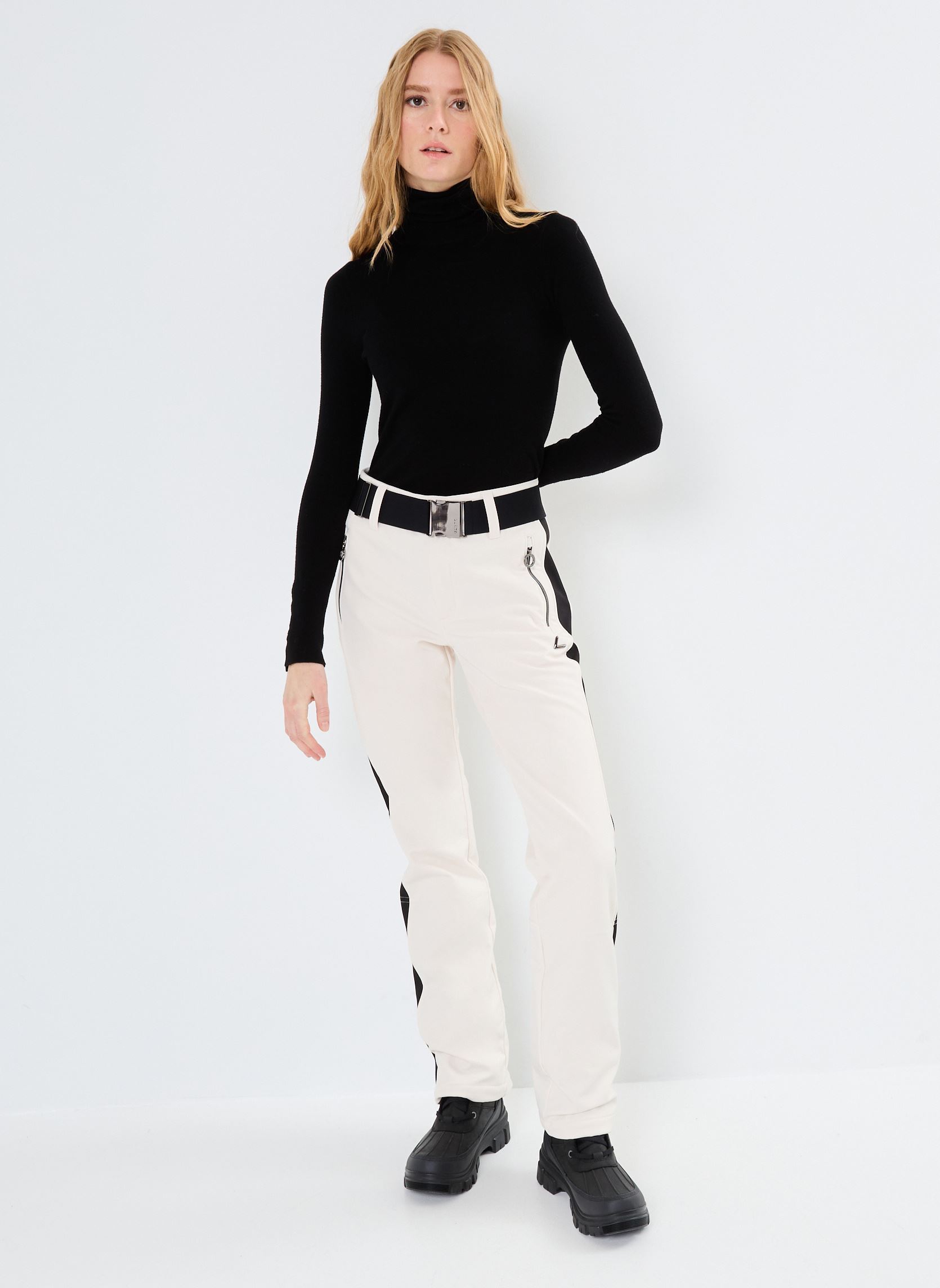 Pantalons slim REUTUTUNTURI femme beige Luhta Pantalons slim REUTUTUNTURI femme beige Poudre