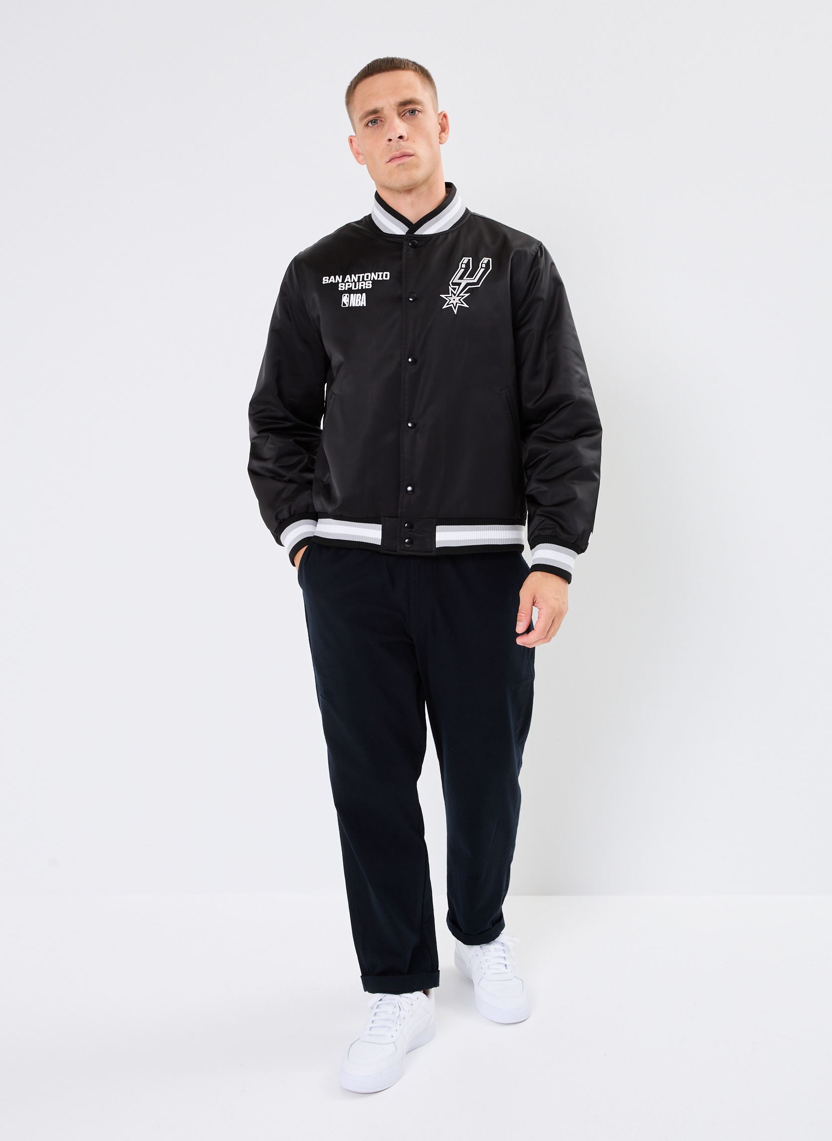 Blousons Satin Bomber San Antonio Spurs - Mixte noir New Era Blousons Satin Bomber San Antonio Spurs - Mixte noir SAN ANTONIO SPURS BLK