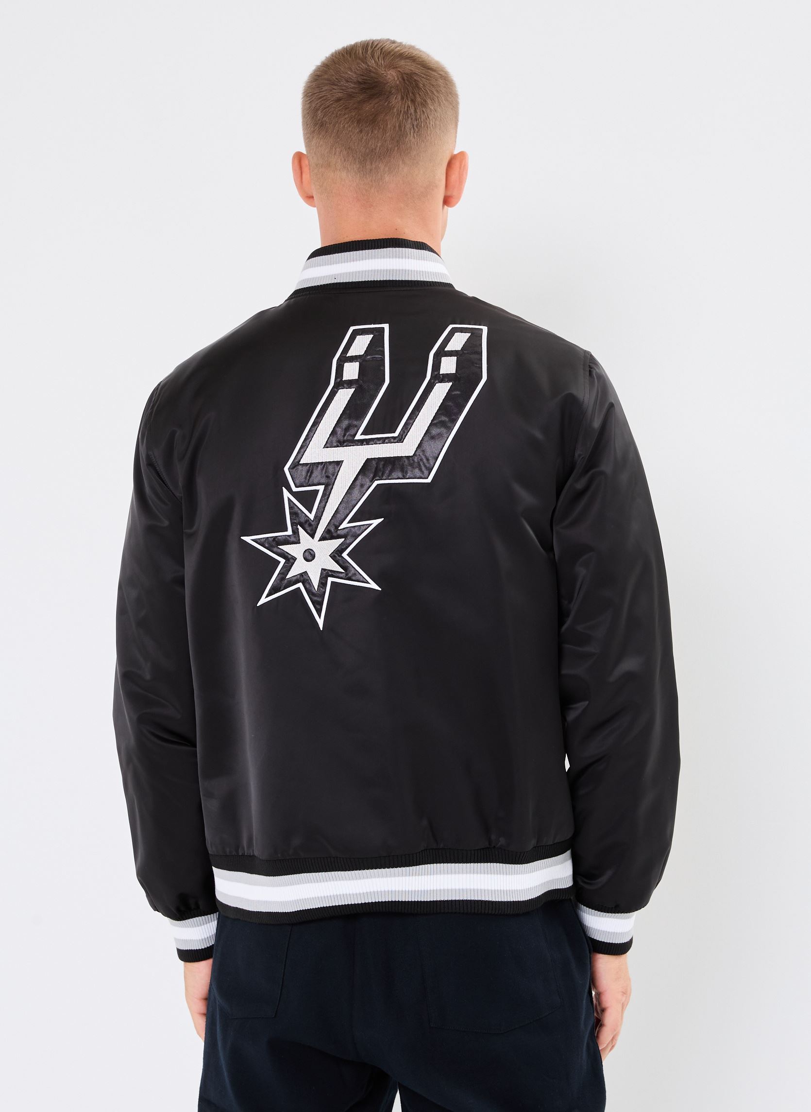 Blousons Satin Bomber San Antonio Spurs - Mixte noir New Era Blousons Satin Bomber San Antonio Spurs - Mixte noir SAN ANTONIO SPURS BLK