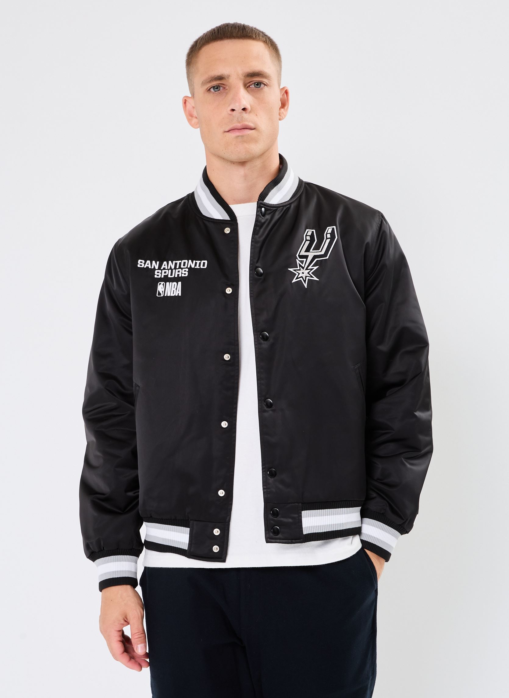 Blousons Satin Bomber San Antonio Spurs - Mixte noir New Era Blousons Satin Bomber San Antonio Spurs - Mixte noir SAN ANTONIO SPURS BLK